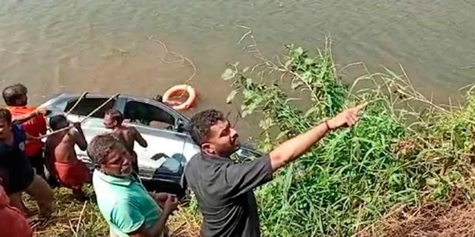 Three people, including a 6-year-old girl, were loss their when a car plunged into the river