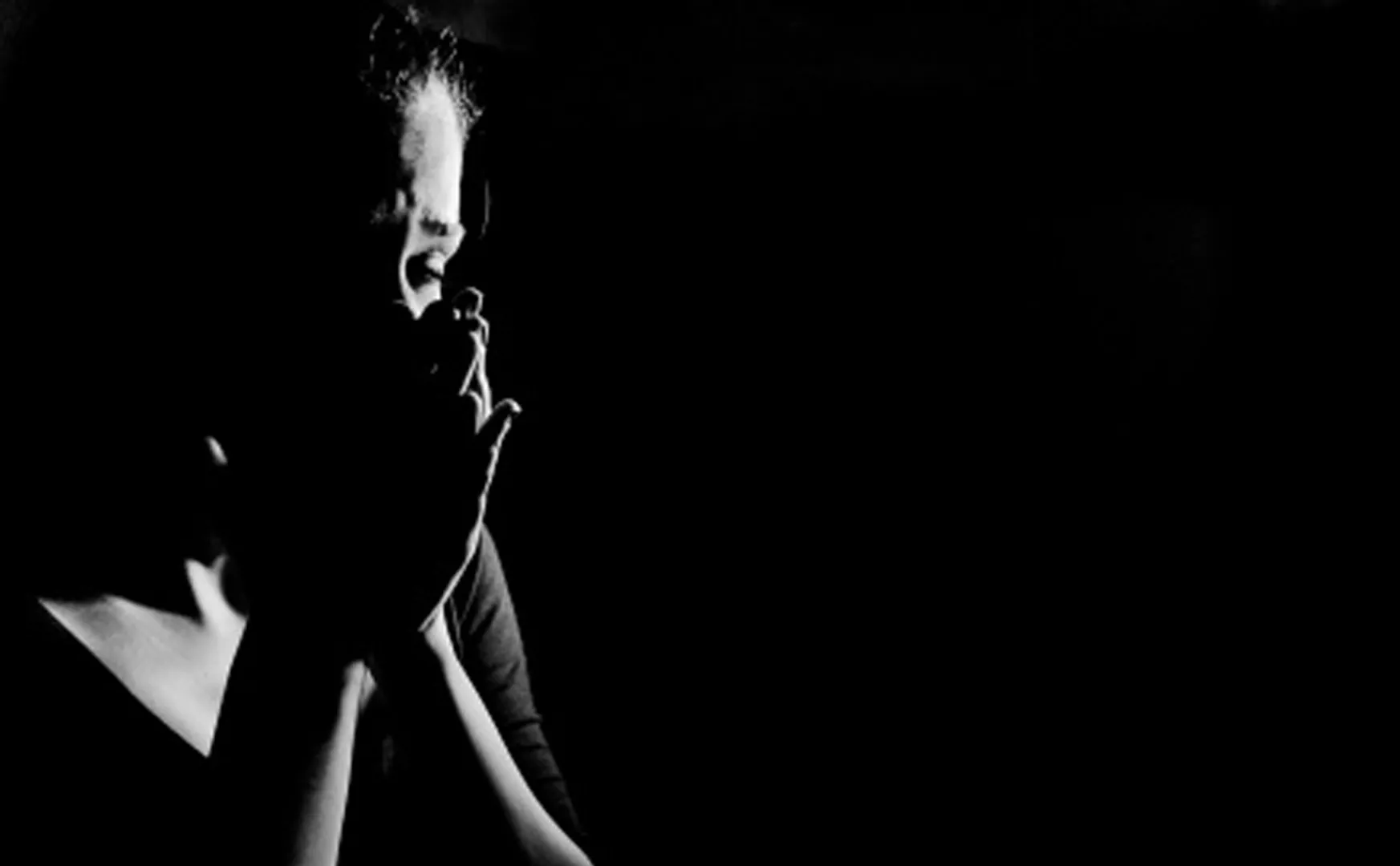tragic decision taken by the wife to free her husband who is in jail