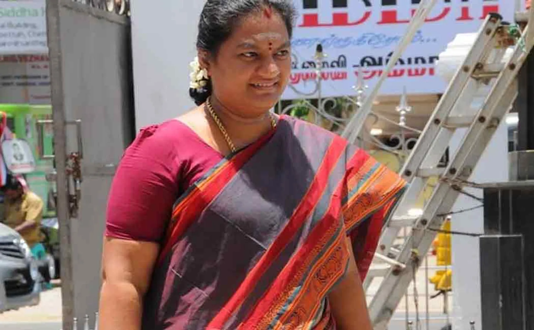 Attack on former MP Sasikala Pushpa's house