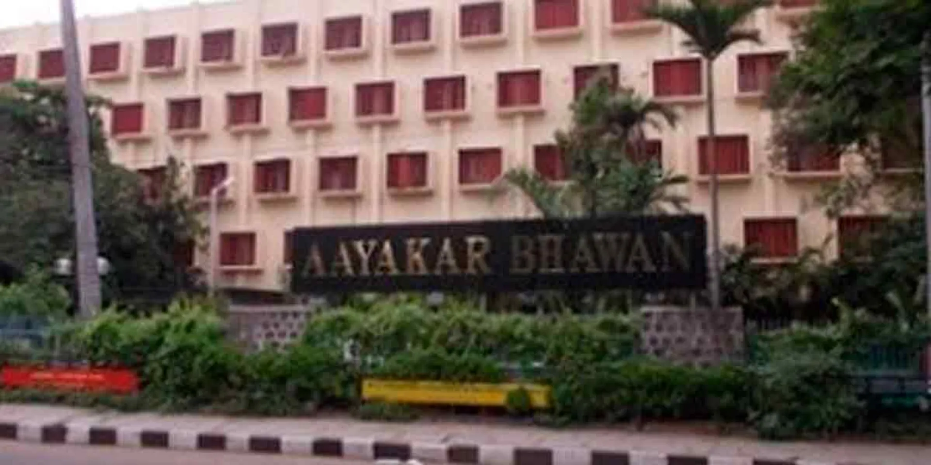yakar Bhawan; Cruelty to the cleaning lady