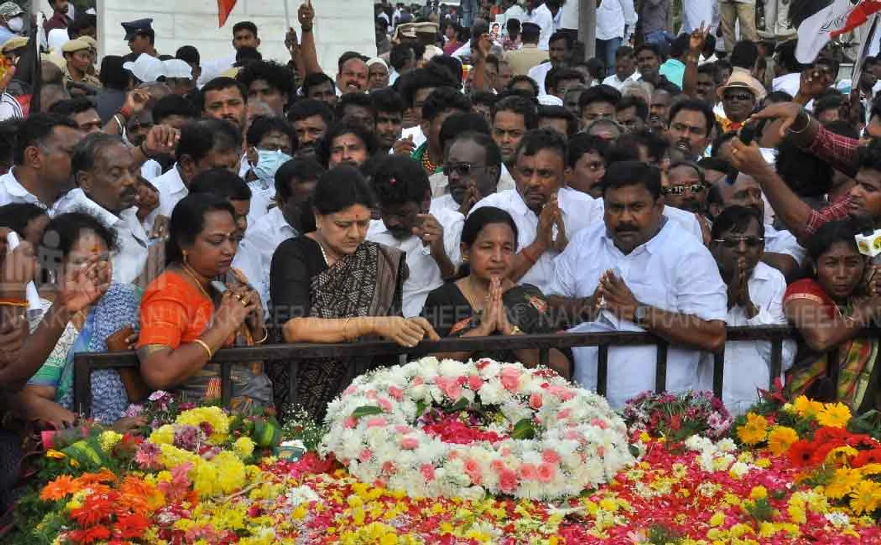 Work to unify AIADMK begins; Sasikala in action