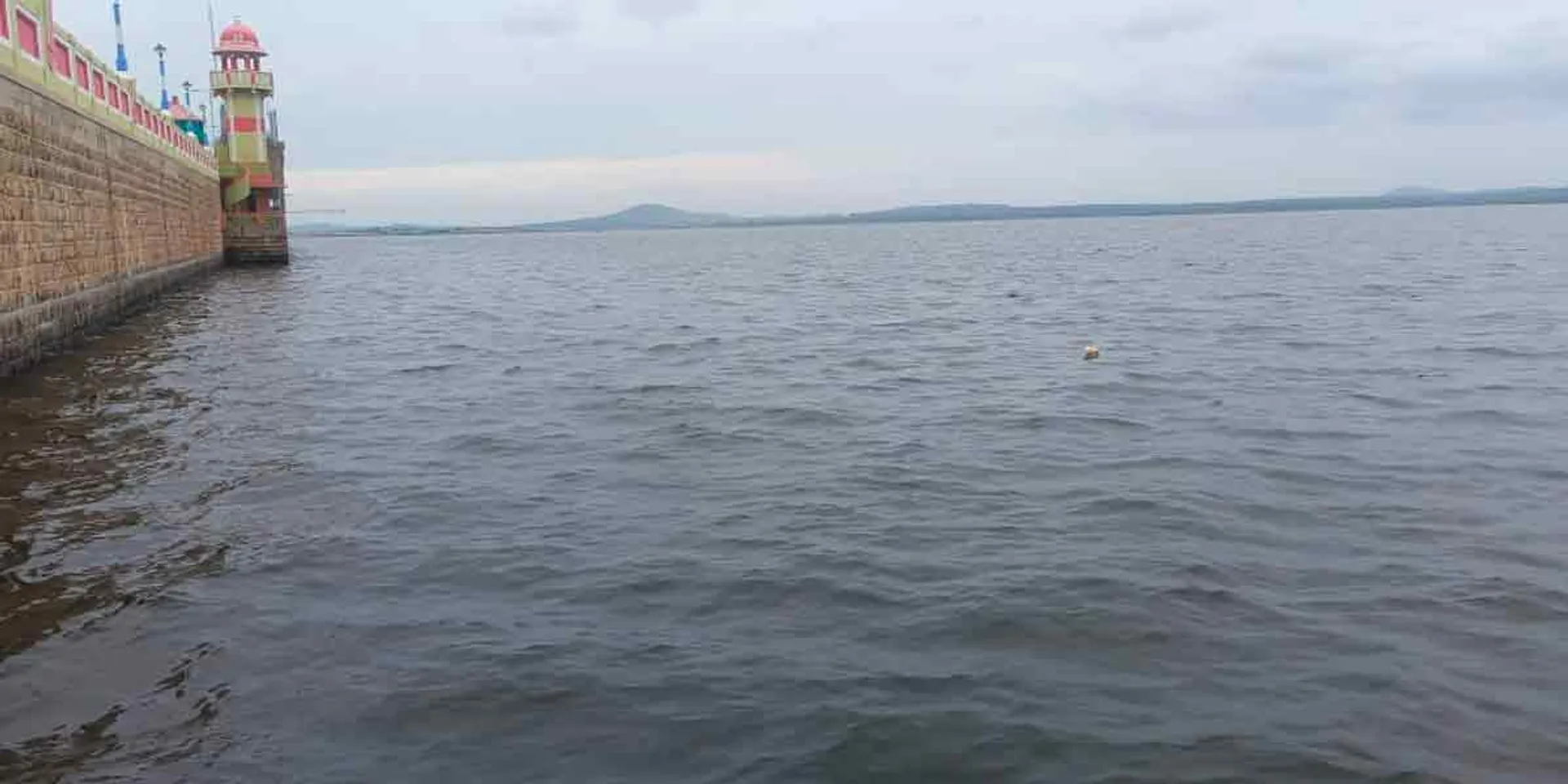 continuous flow; Bhavanisagar dam looks like the sea