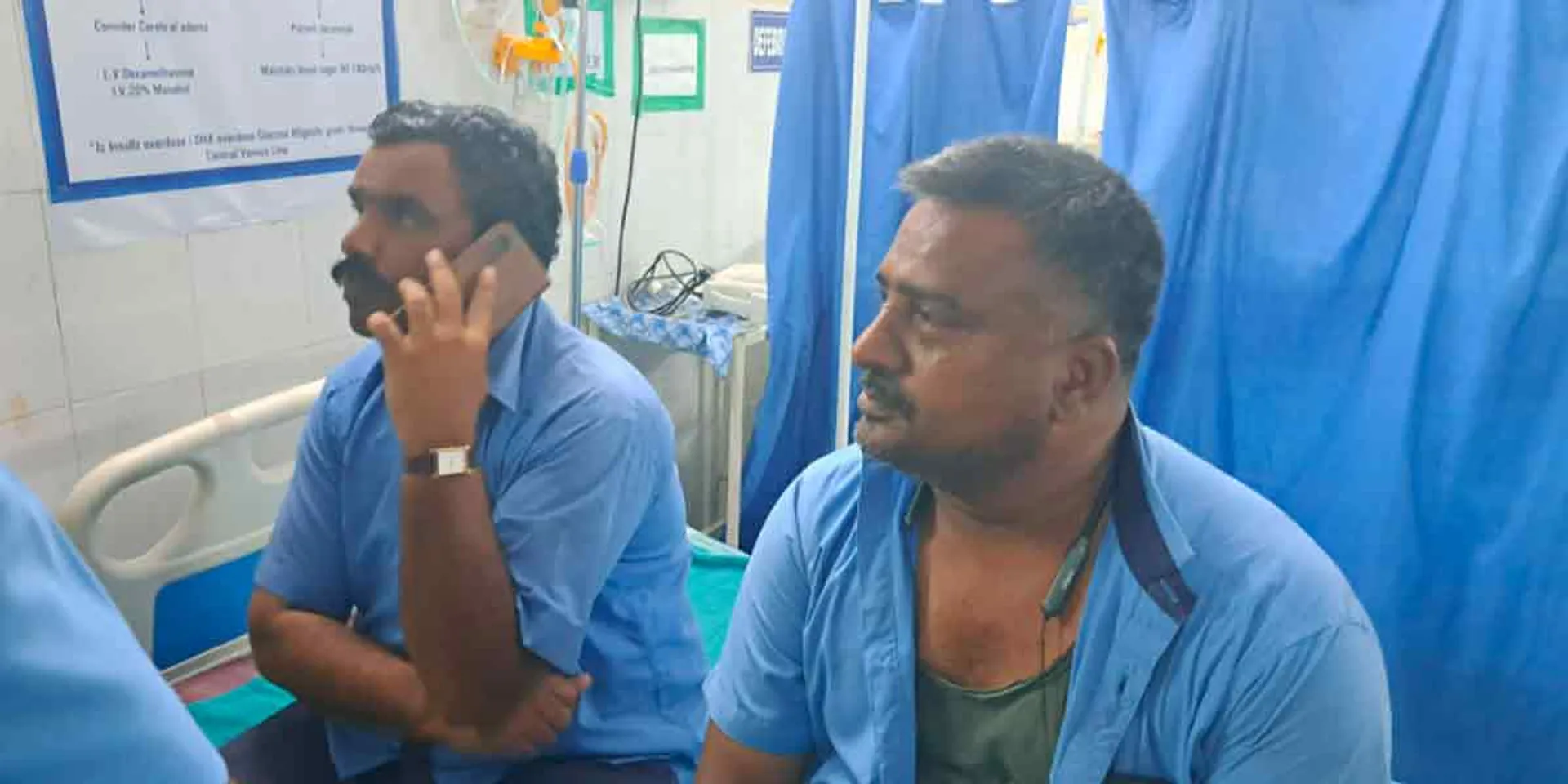 Government bus driver and conductor attacked and snatched wallet