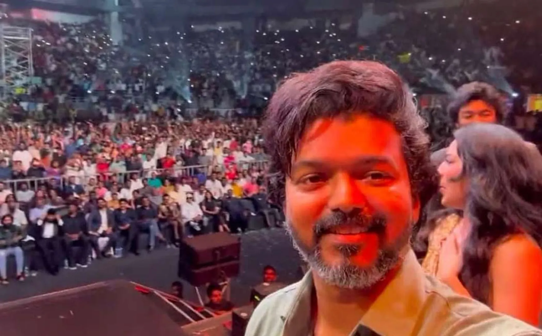 varisu audio launch chaired damaged by fans 