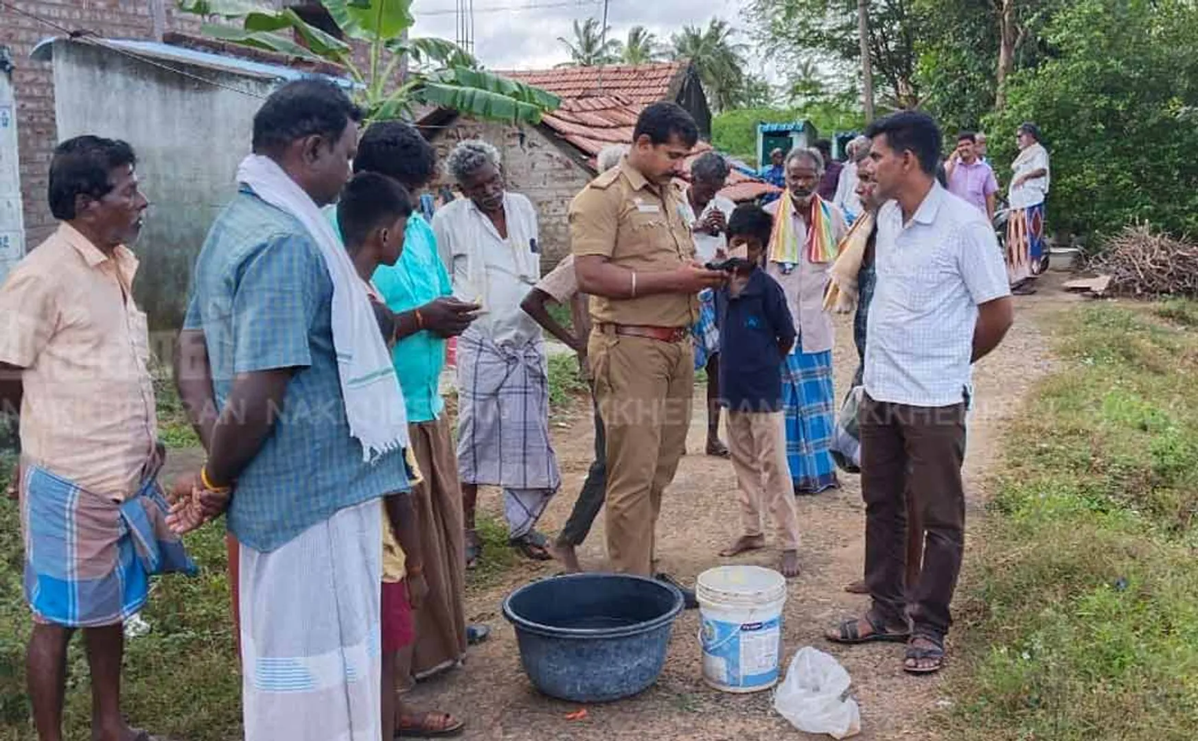 some one  who went to the toilet in public drinking water