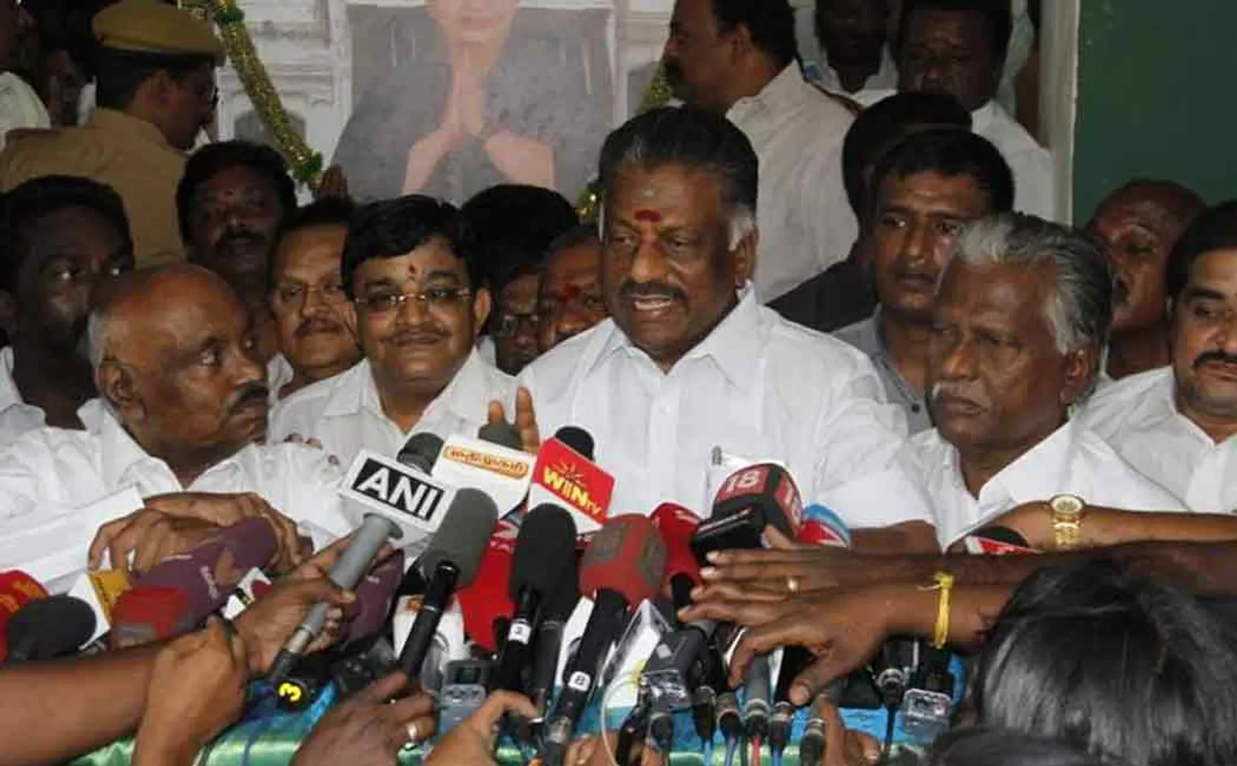 Defamation case against Edappadi Palaniswami; OPS alert