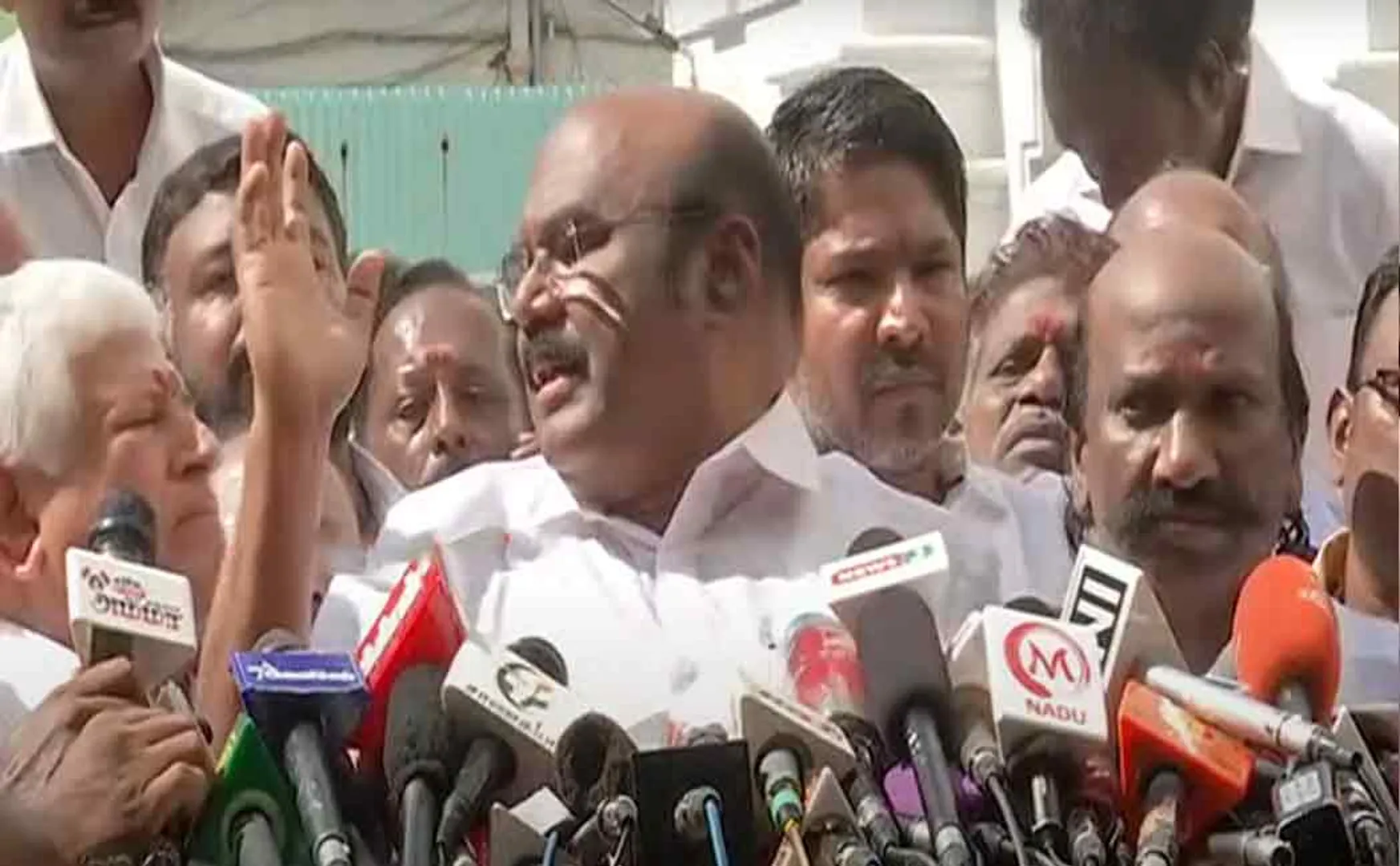 "You shouldn't talk like that"- Jayakumar in support of OPS