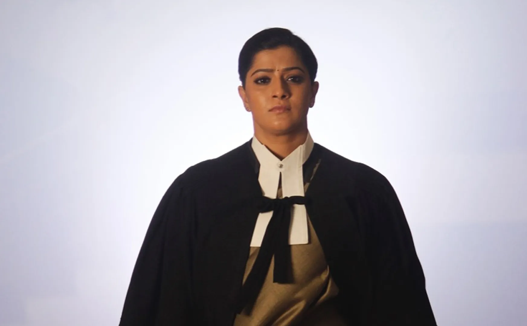 varalakshmi sarathkumar acted in advocate character in arasi movie