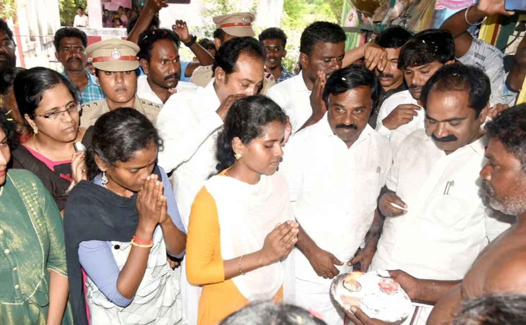 Minister Meyyanathan gathered people eraiyur village together conduct egalitarian worship temple