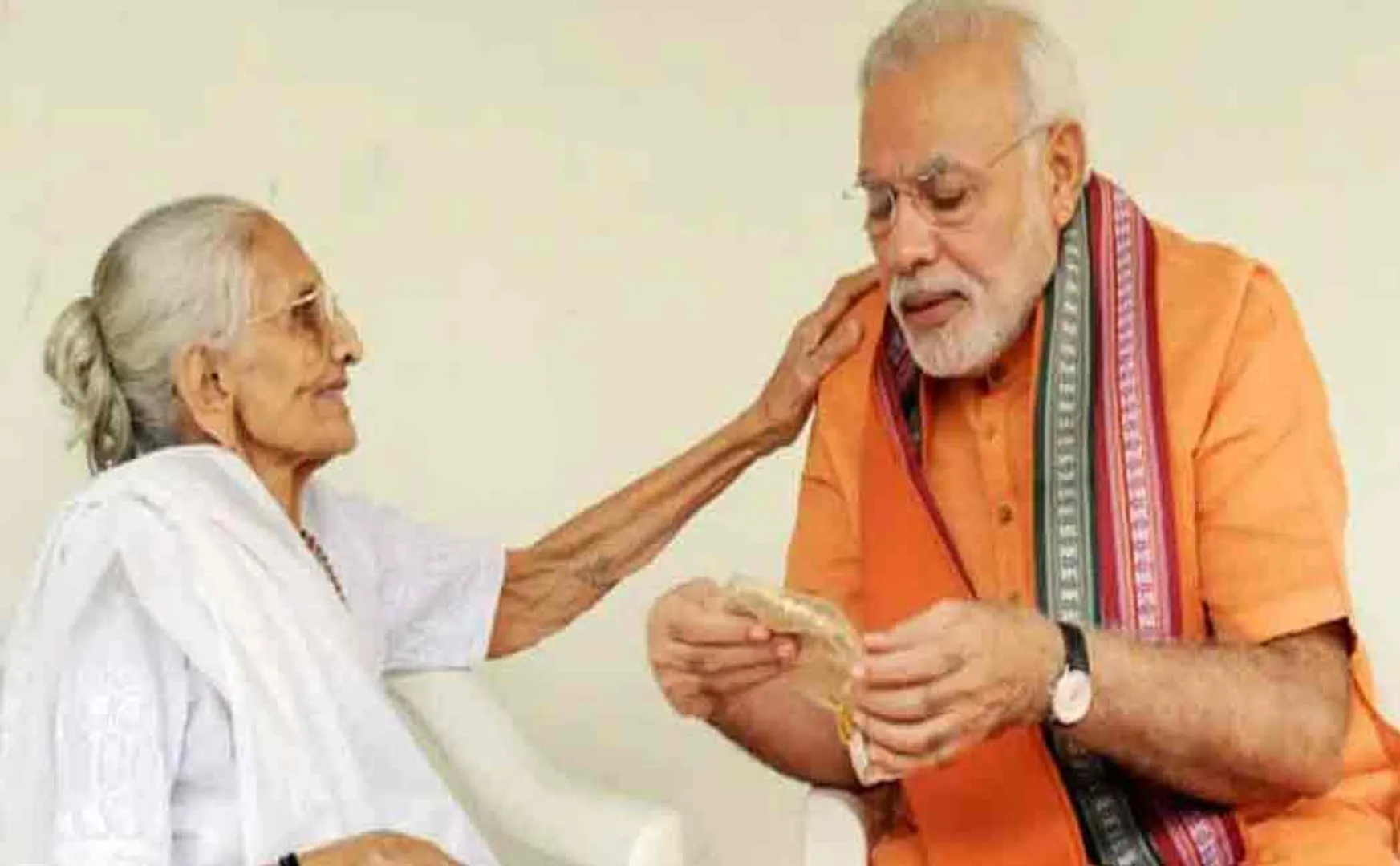 leaders pray for modi mother health issue 