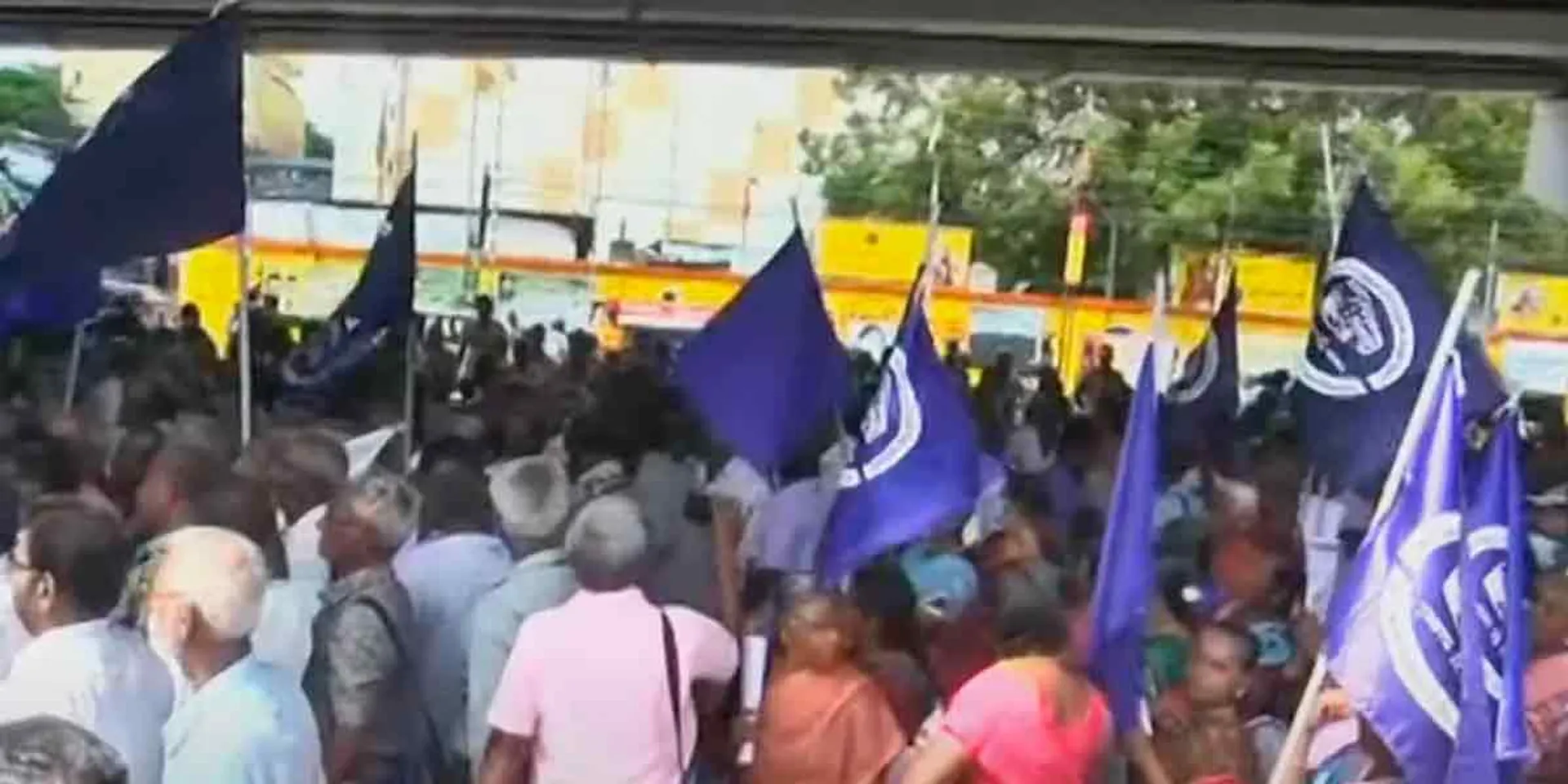 Why will it not be fulfilled even after 500 days?-Retired transport employees road blockade