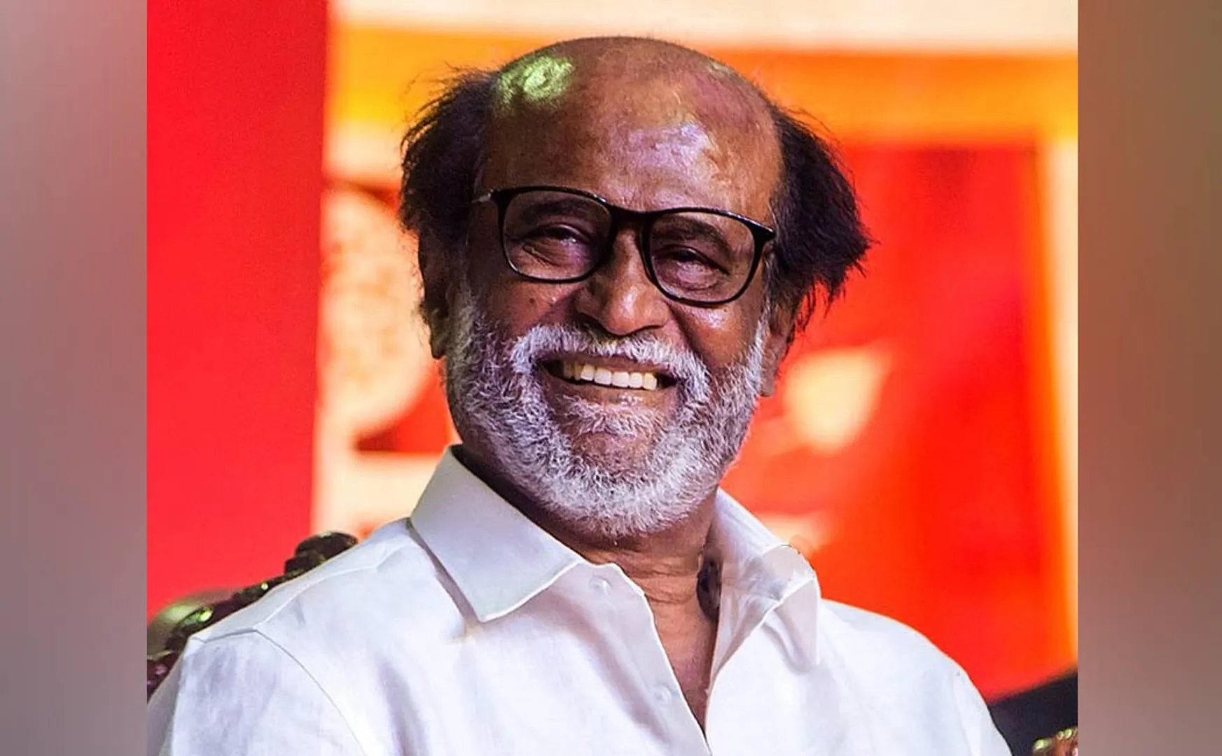 Rajini met the fans outside the house and said New Year wishes