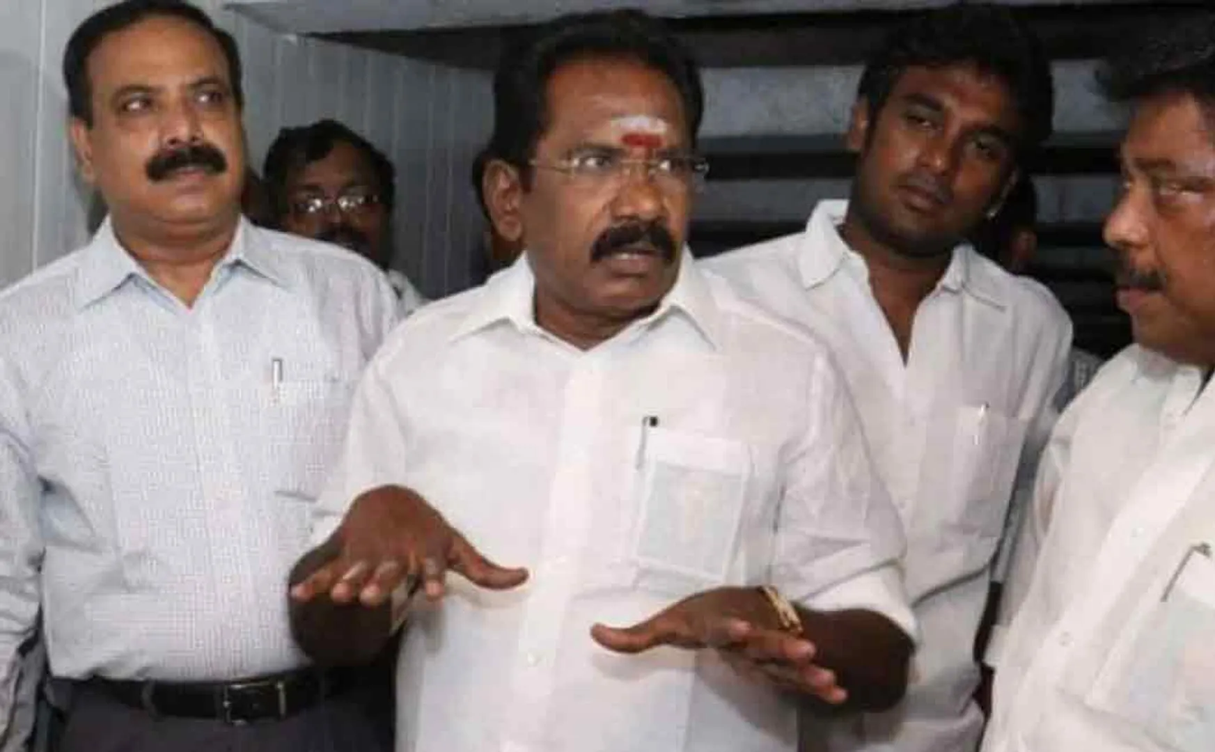 Sellur Raju praised two DMK ministers; Explain that politics is different from policy
