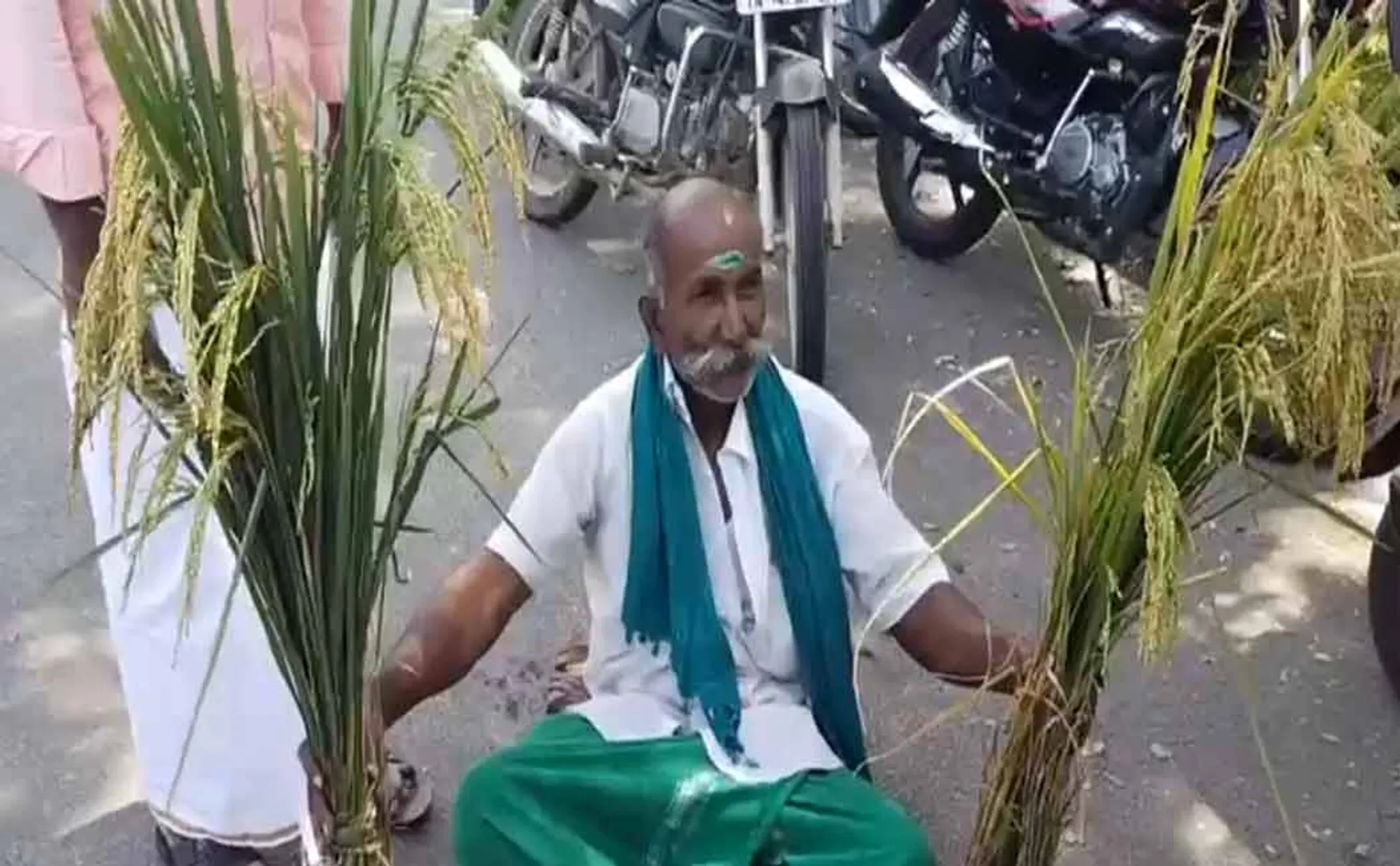 Karur collector office farmer paddy  issue