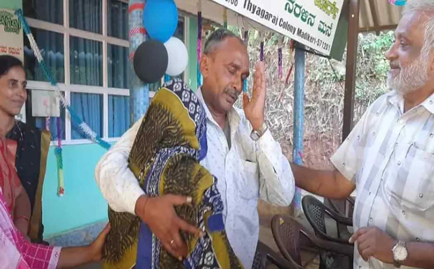 "The eyes are full of joy and tears" The husband saw his wife after 9 years