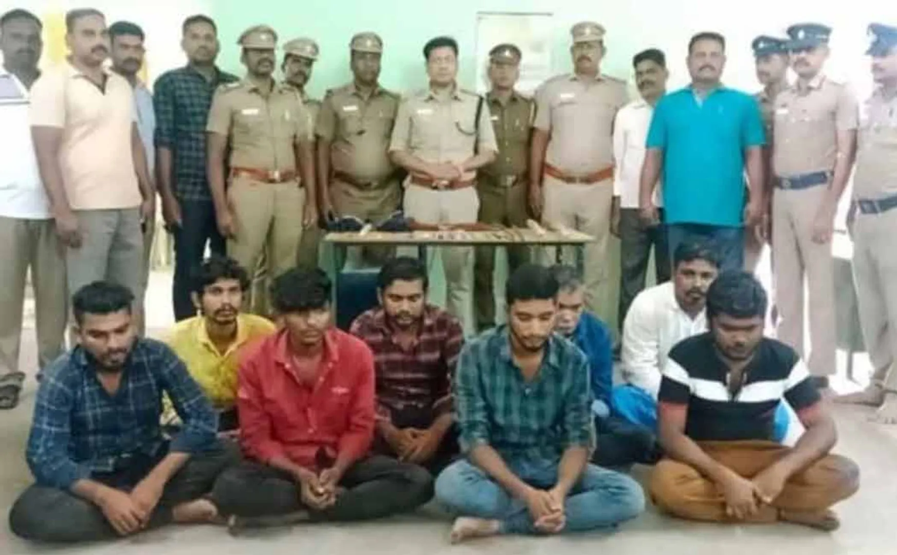 yougesters helped to police for cuddalore district incident