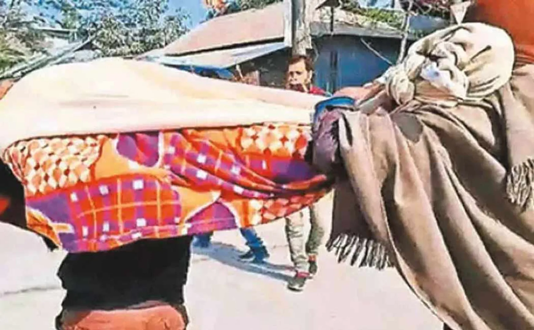 son carried mother body his shoulders because no money ambulance