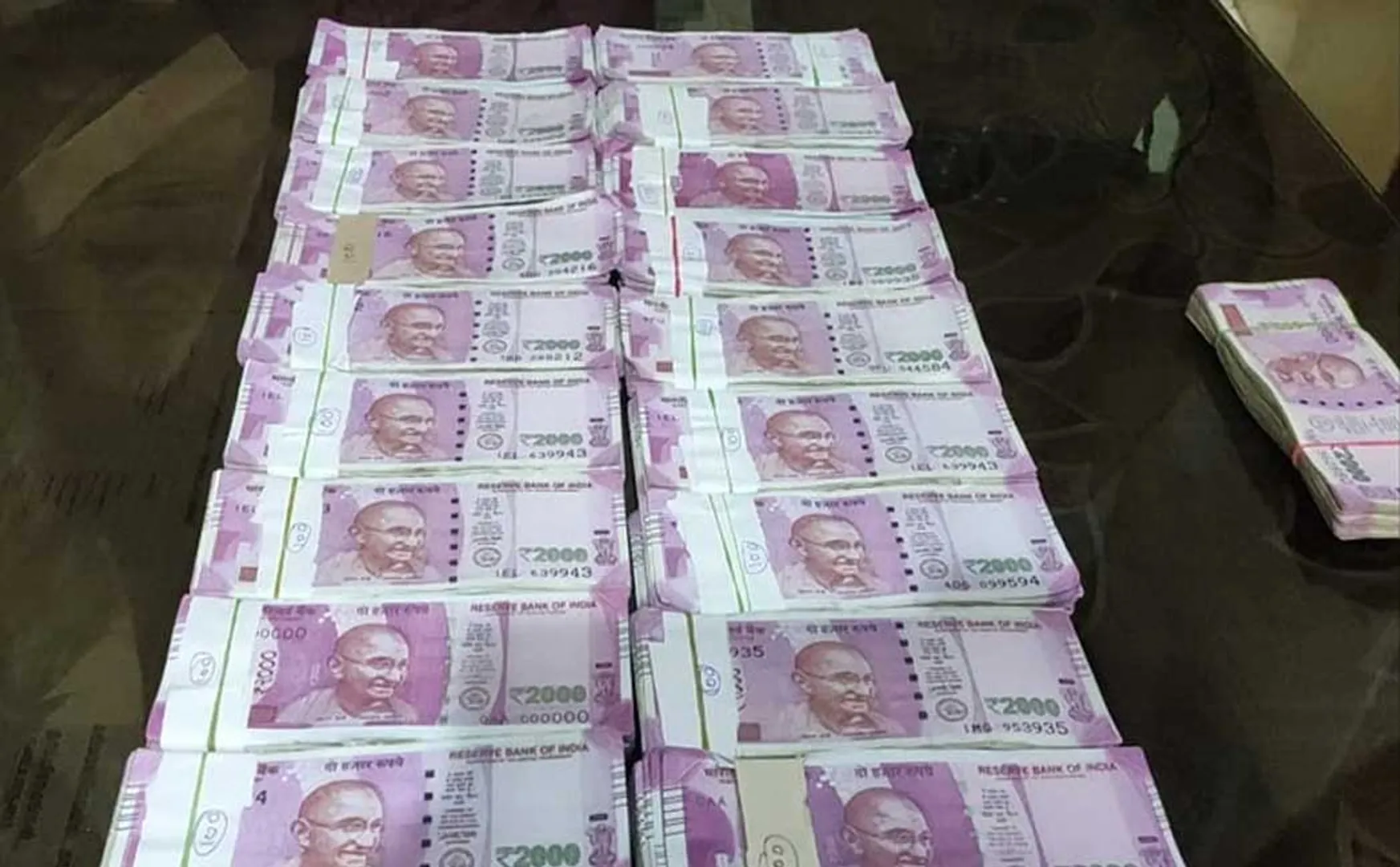 7 people including 2 women who were  possession of counterfeit notes were arrested