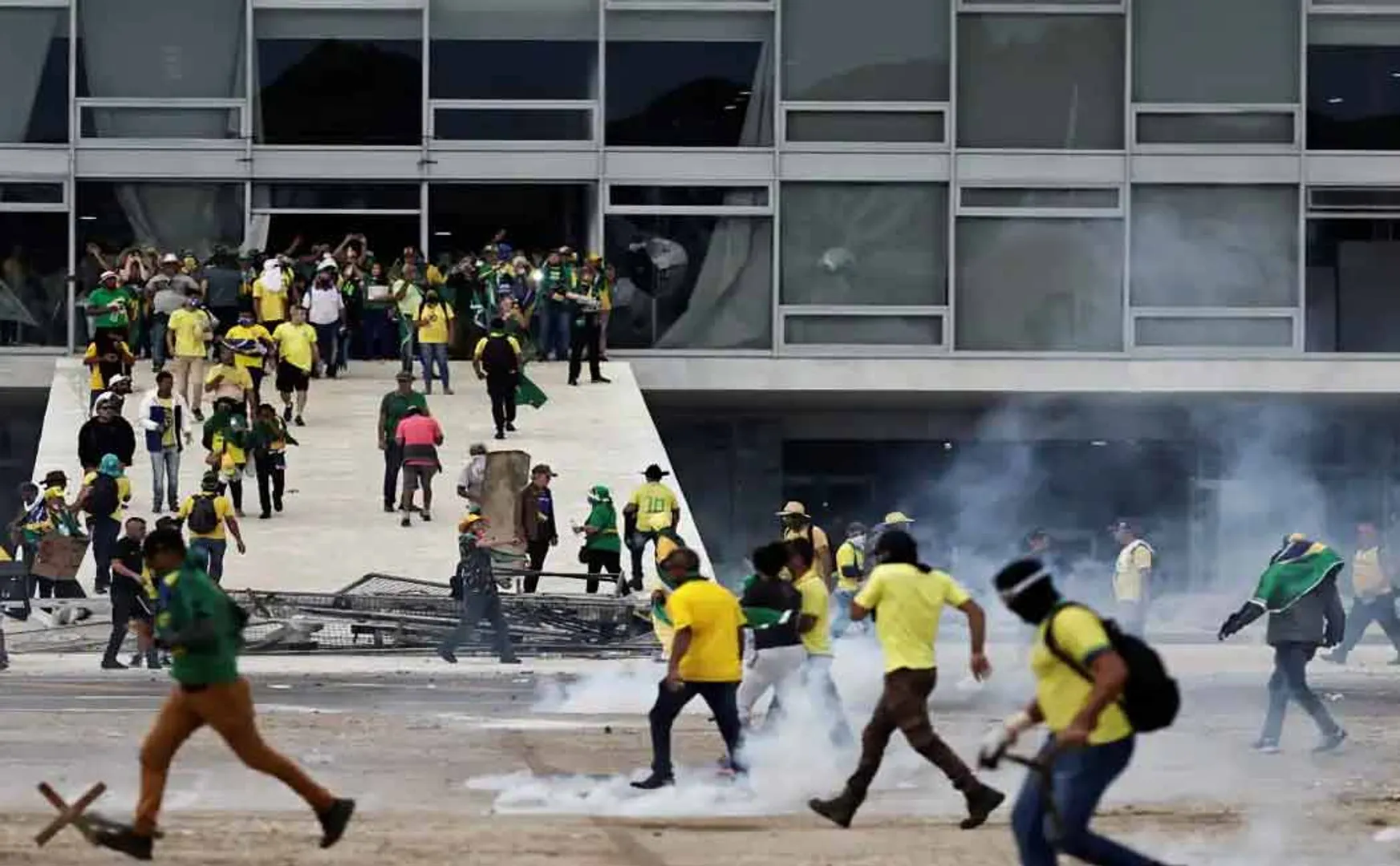 brazil former president supporters issue supreme court parliament 