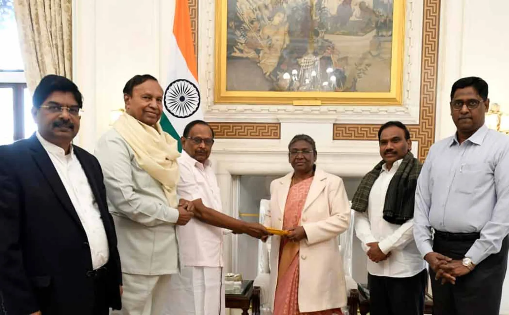 tamil nadu minister and dmk mps meet president draupadi murmu