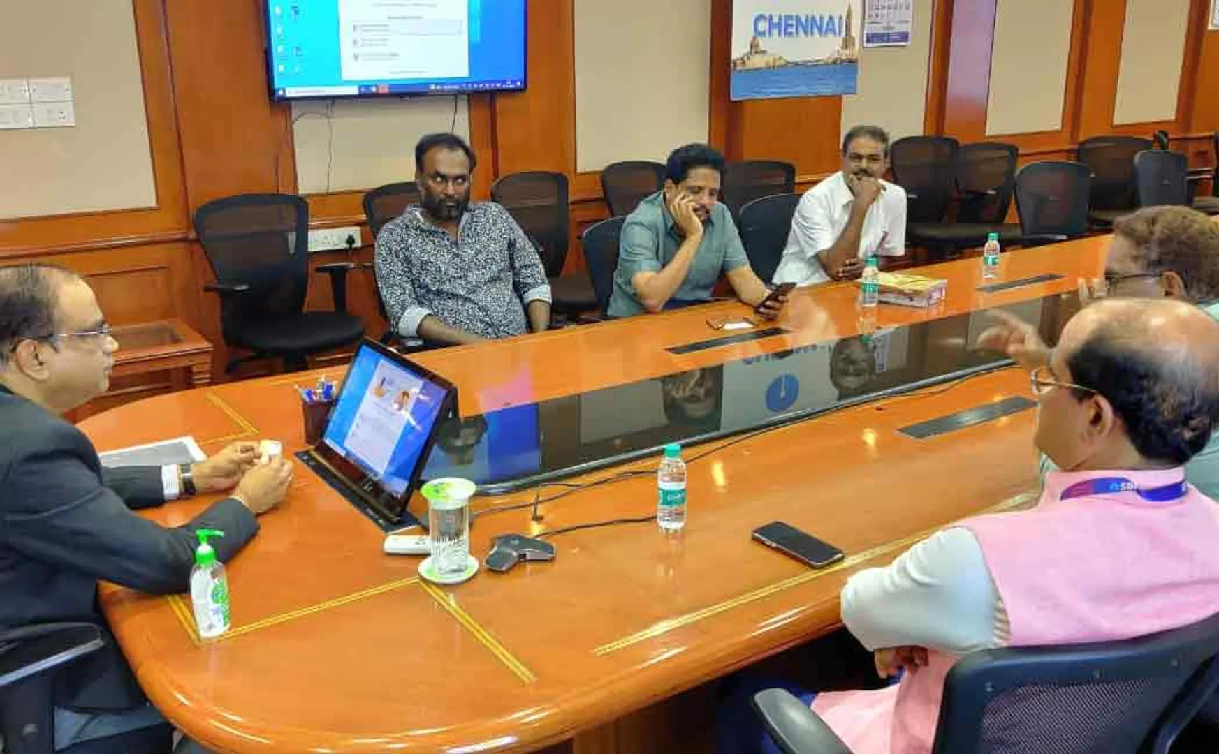 SBI Su.Venkatesan MP in the bank office. in-house agitation!
