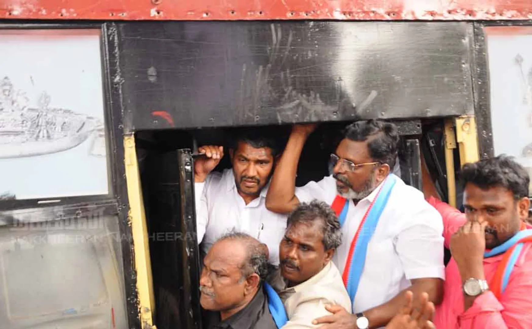governor issue vck leader thol thirumavalavan arrested by police 