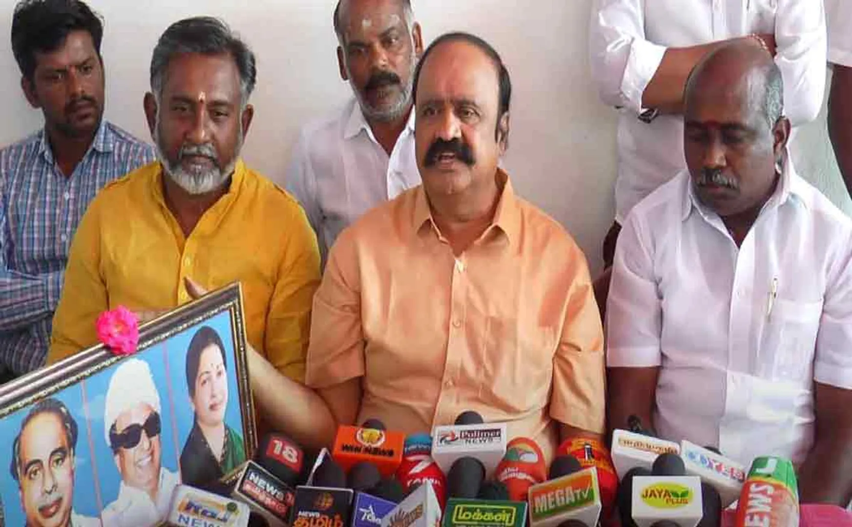 Pugahendi who criticized Sengottaiyan