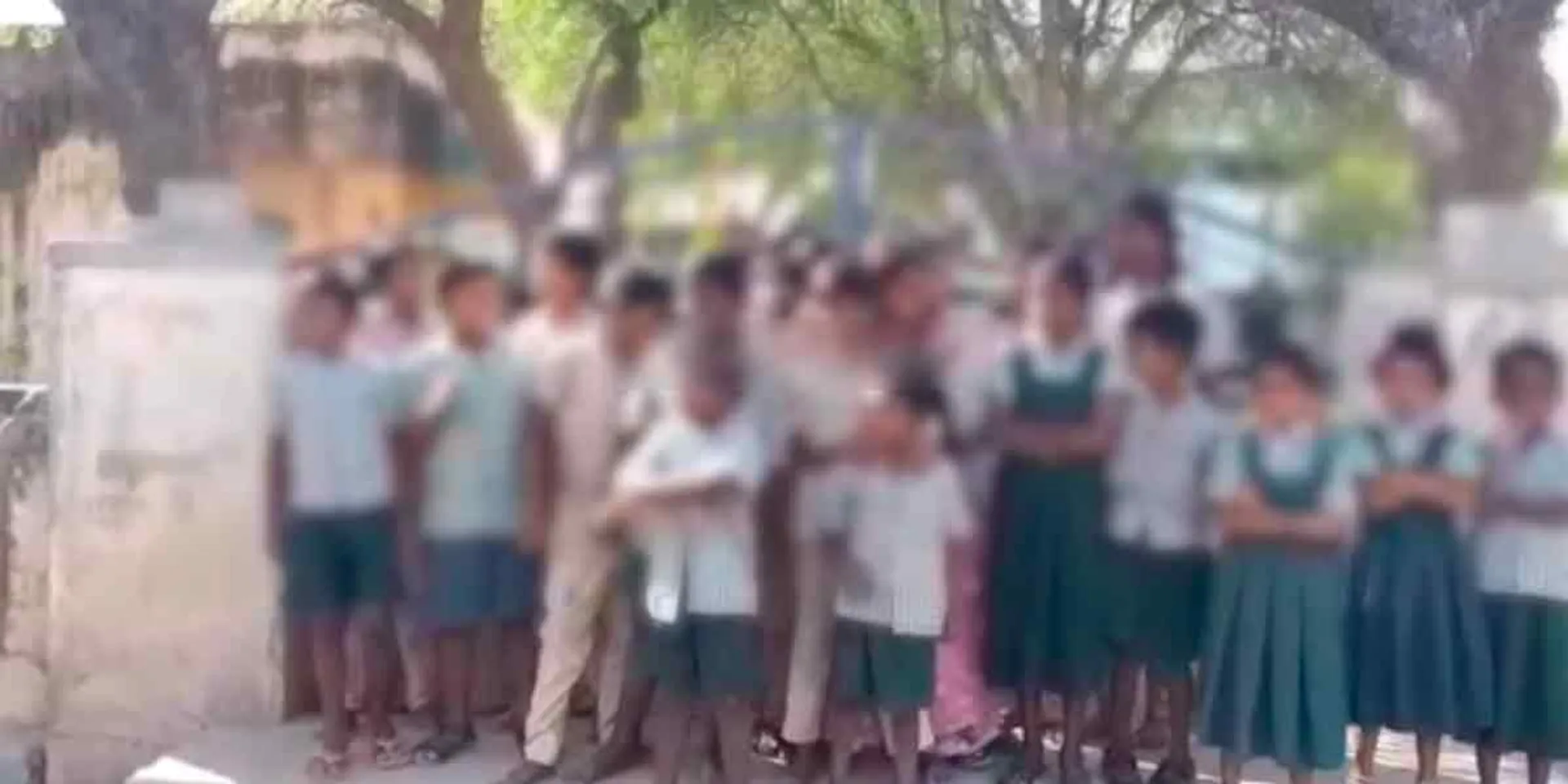  Teachers working to clean toilets; Parents besieged the school