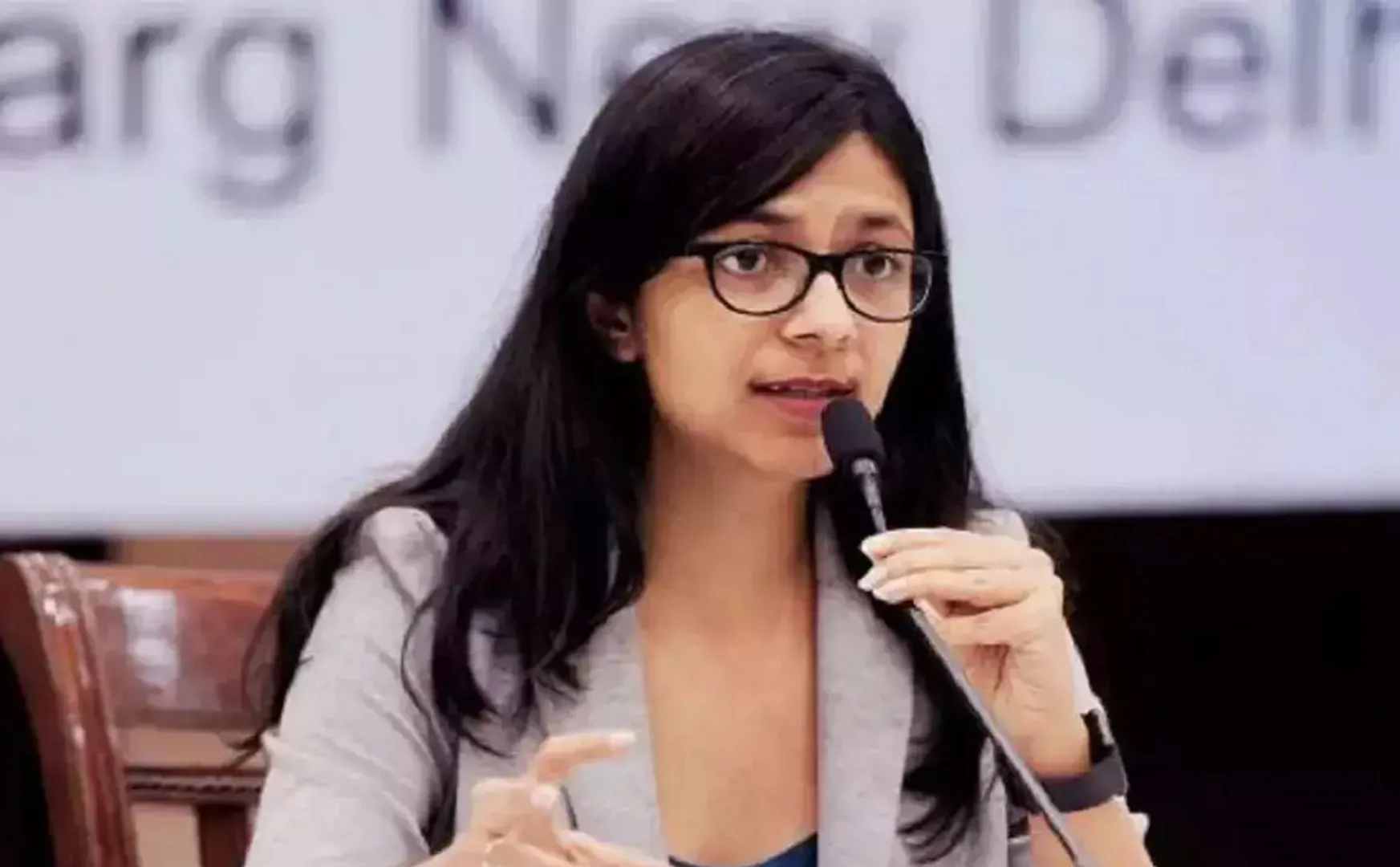delhi womens commission chief Swati Maliwal dragged drunk driver 10-15 metres 