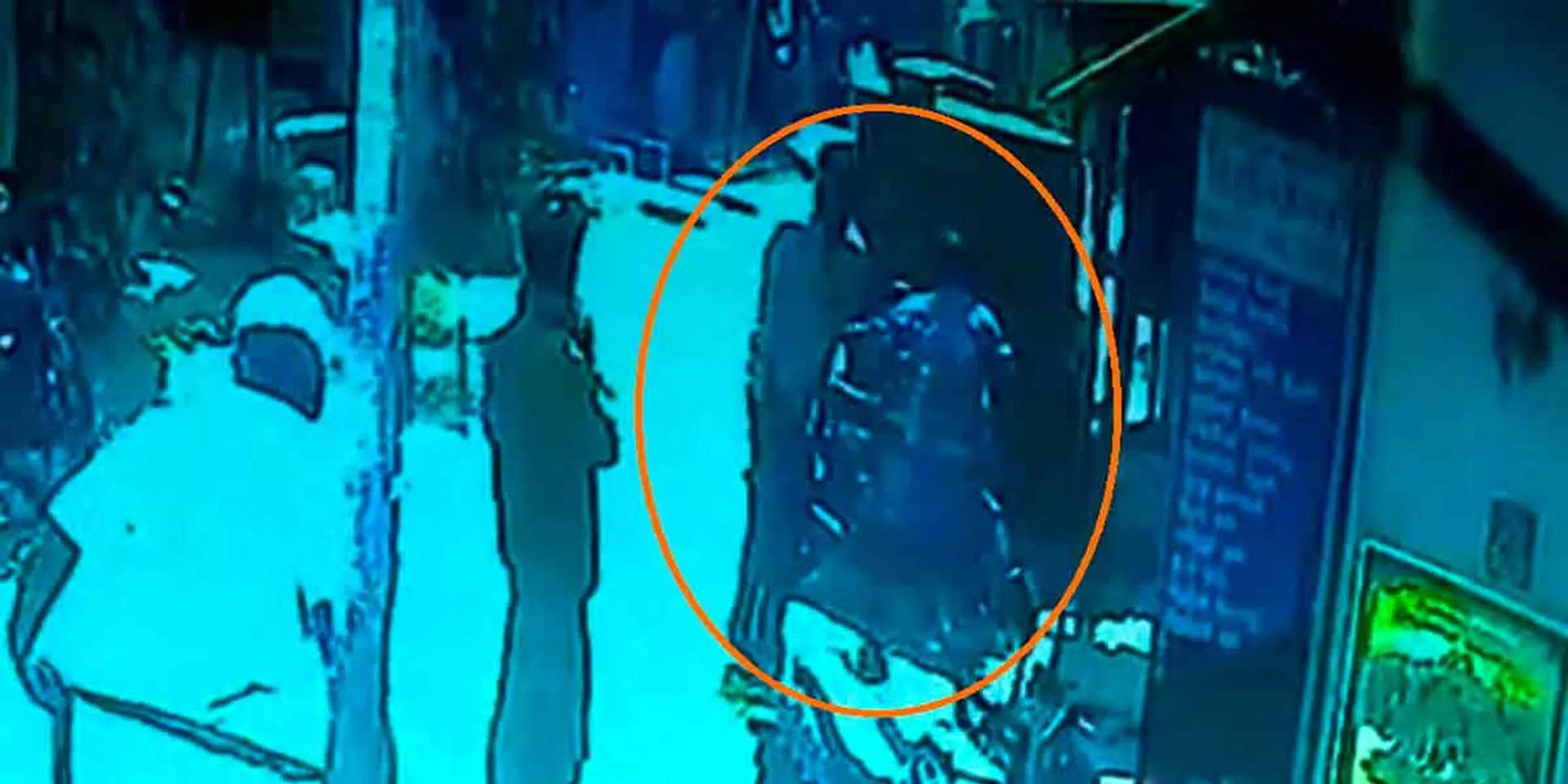 Professional competition in shaving - CCTV footage of scissor stabbing!
