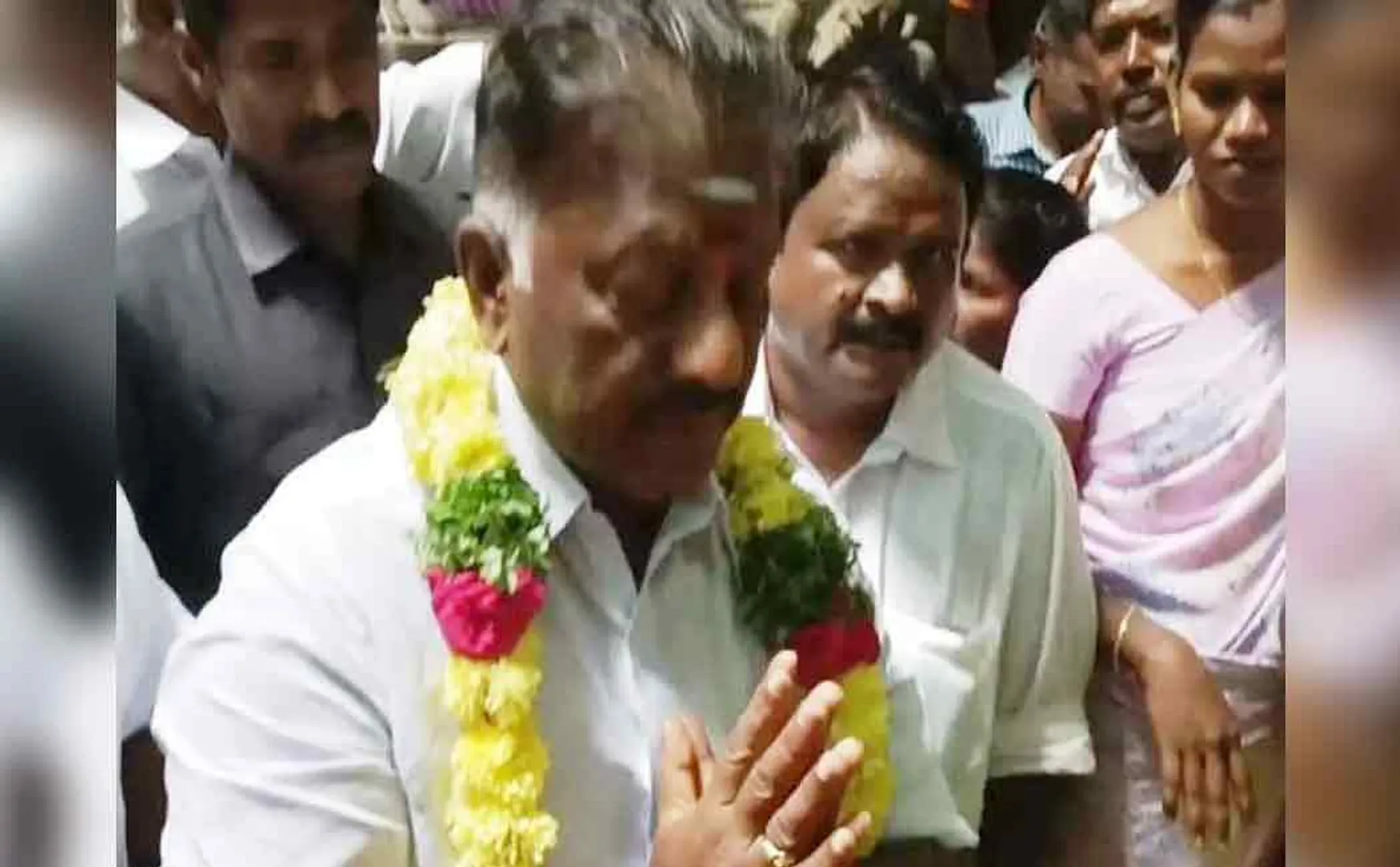 OPS had a darshan of God in his ancestral temple