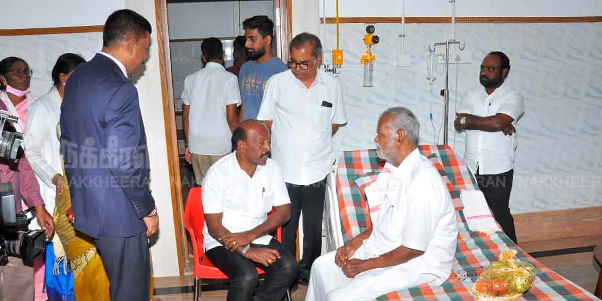 Minister M. Subramanian personally inquired about Nallukannu's well-being (Photos)
