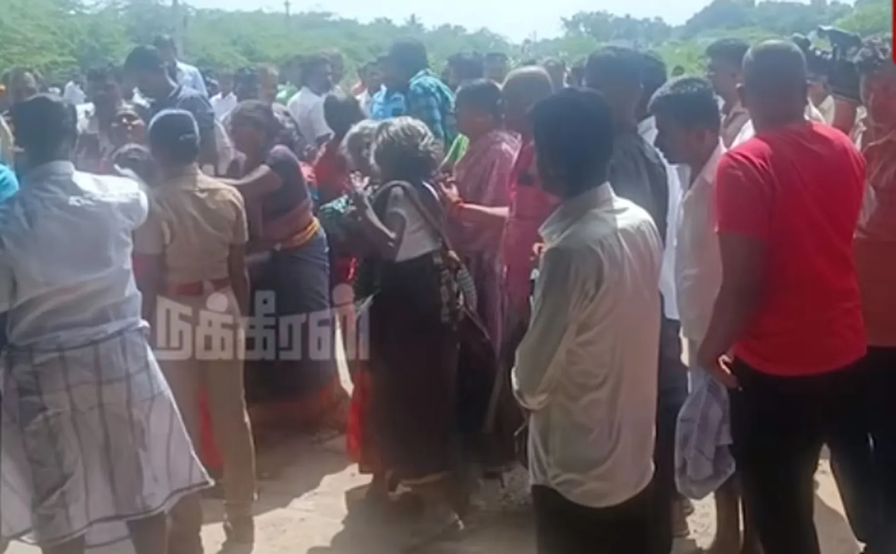youth who came to the temple festival was hacked  passed away thirunelveli