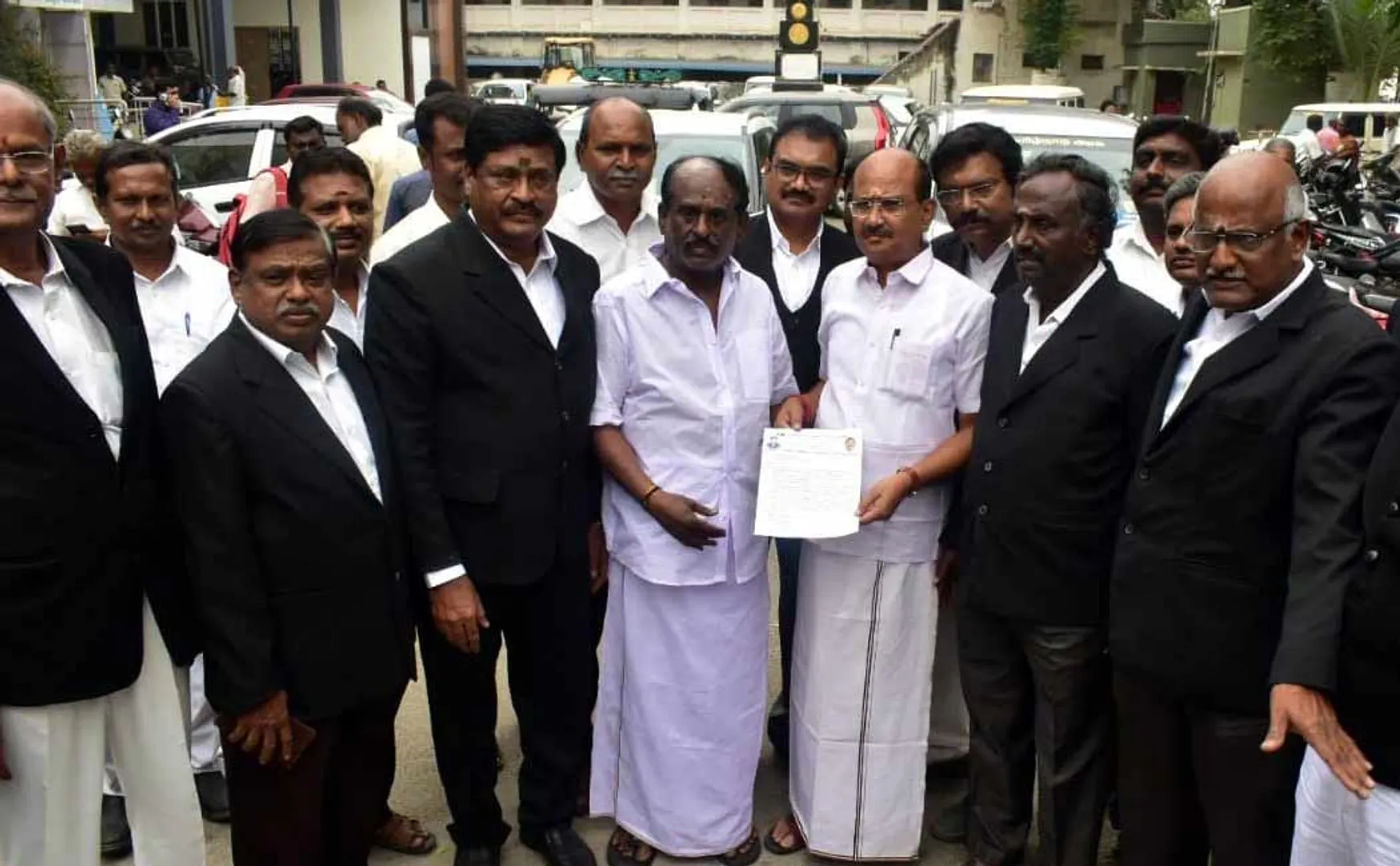 Voters should come with Aadhaar card.. Former ADMK MP Request
