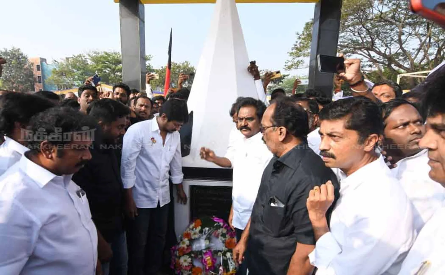 மொழிப்போர் தியாகிகளுக்கு மரியாதை செலுத்திய அமைச்சர் உதயநிதி ஸ்டாலின் (படங்கள்)