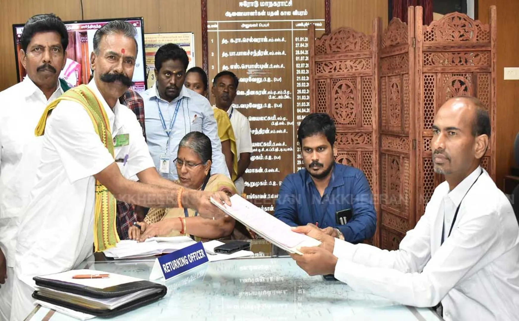 Election king who contested against former CMs; Nomination in Erode East