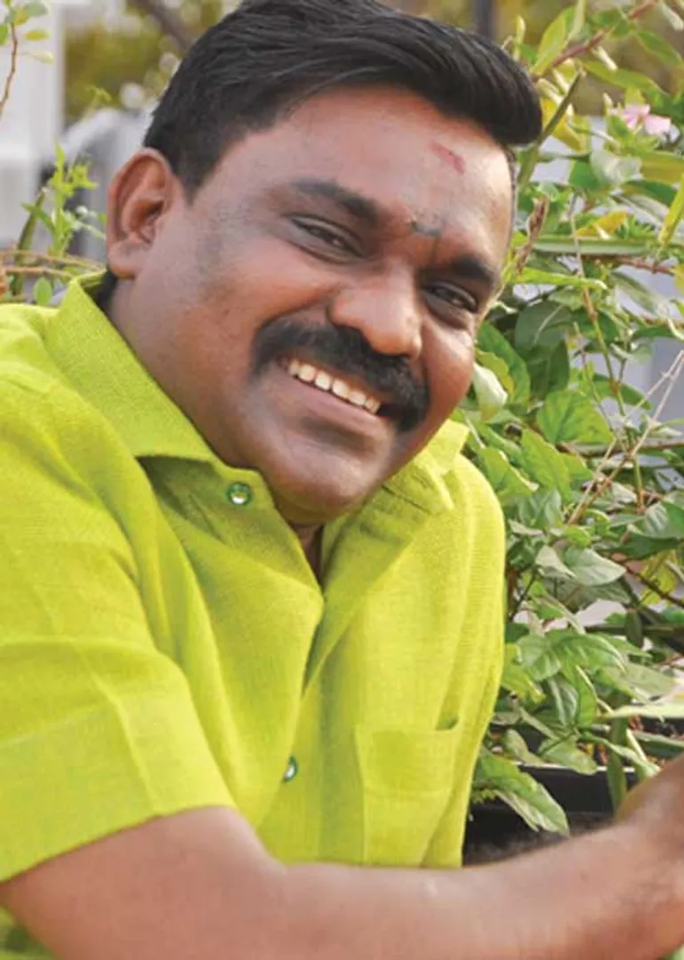 /idhalgal/eniya-utayam/rural-singer-velmurugans-en-patu-vandi-yatra-meet-dr-prophecy-balan-jaljal