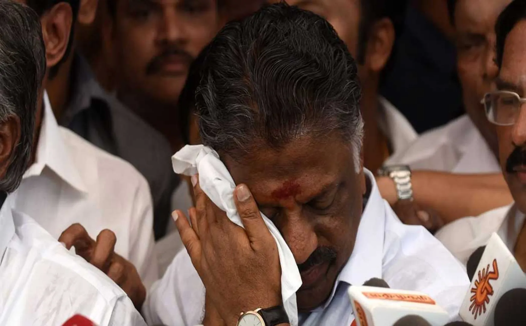 AIADMK campaign; Another problem for Panneerselvam's side