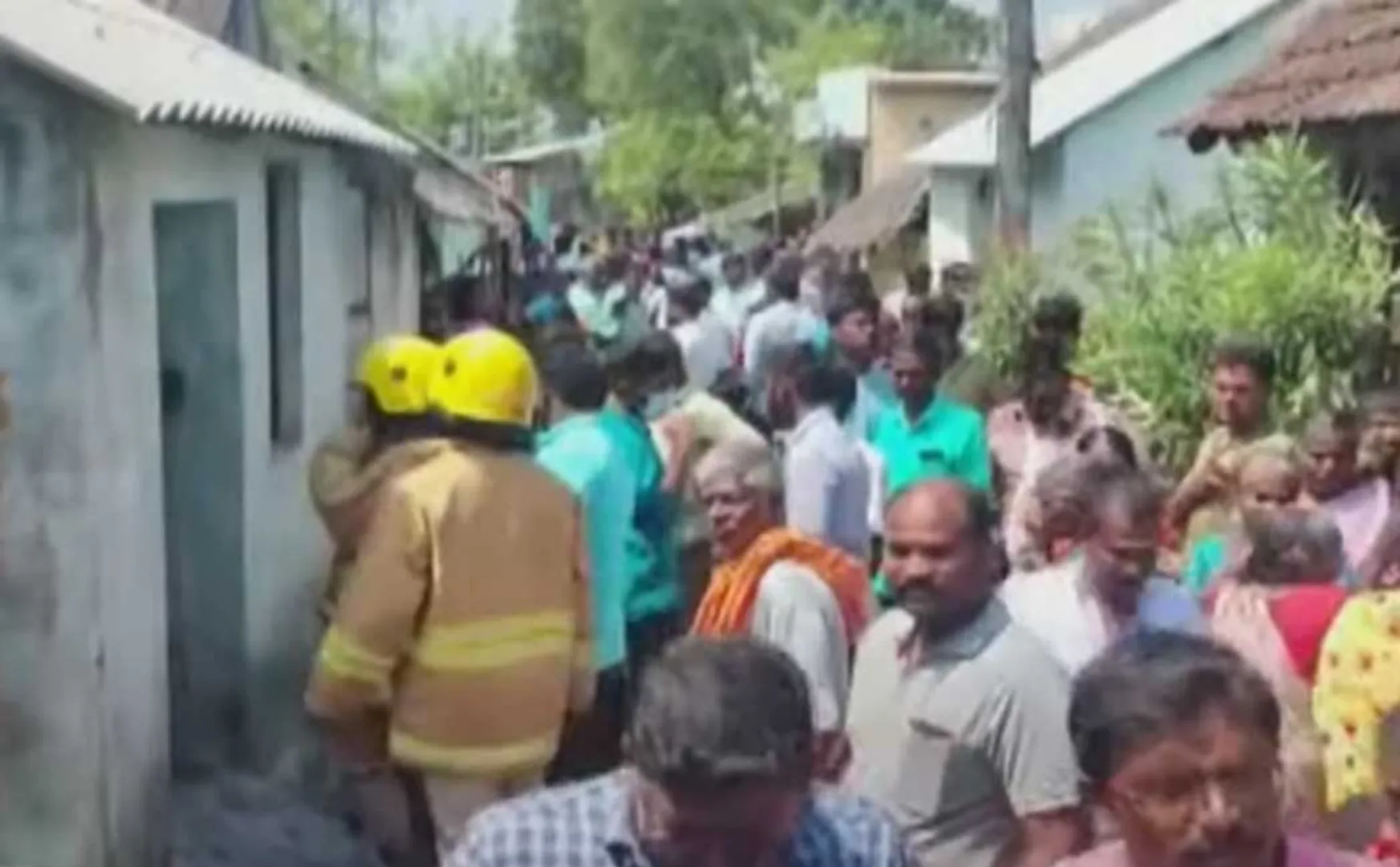 A husband who set fire to his wife's family; Four people passed away, including her 4-month-old baby; Tragedy in Cuddalore