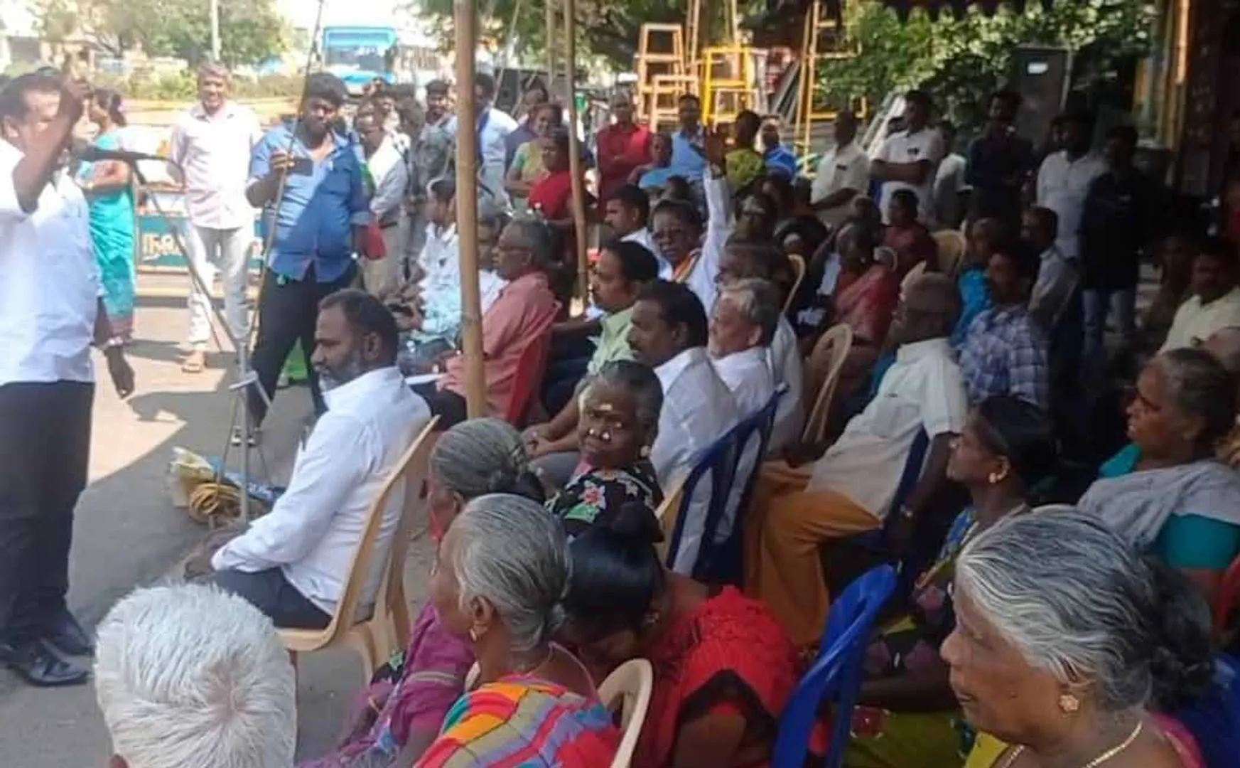 puducheery public against cm and collectors
