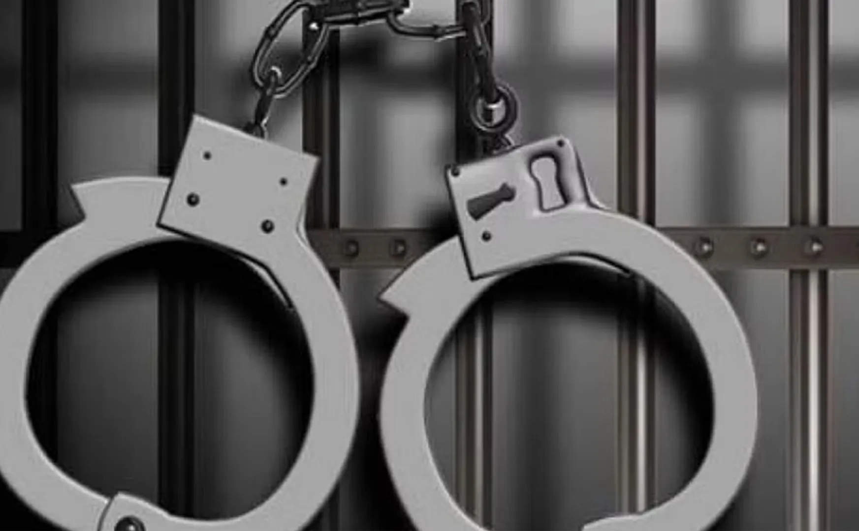 2 employees of the highway department who took bribes were arrested!