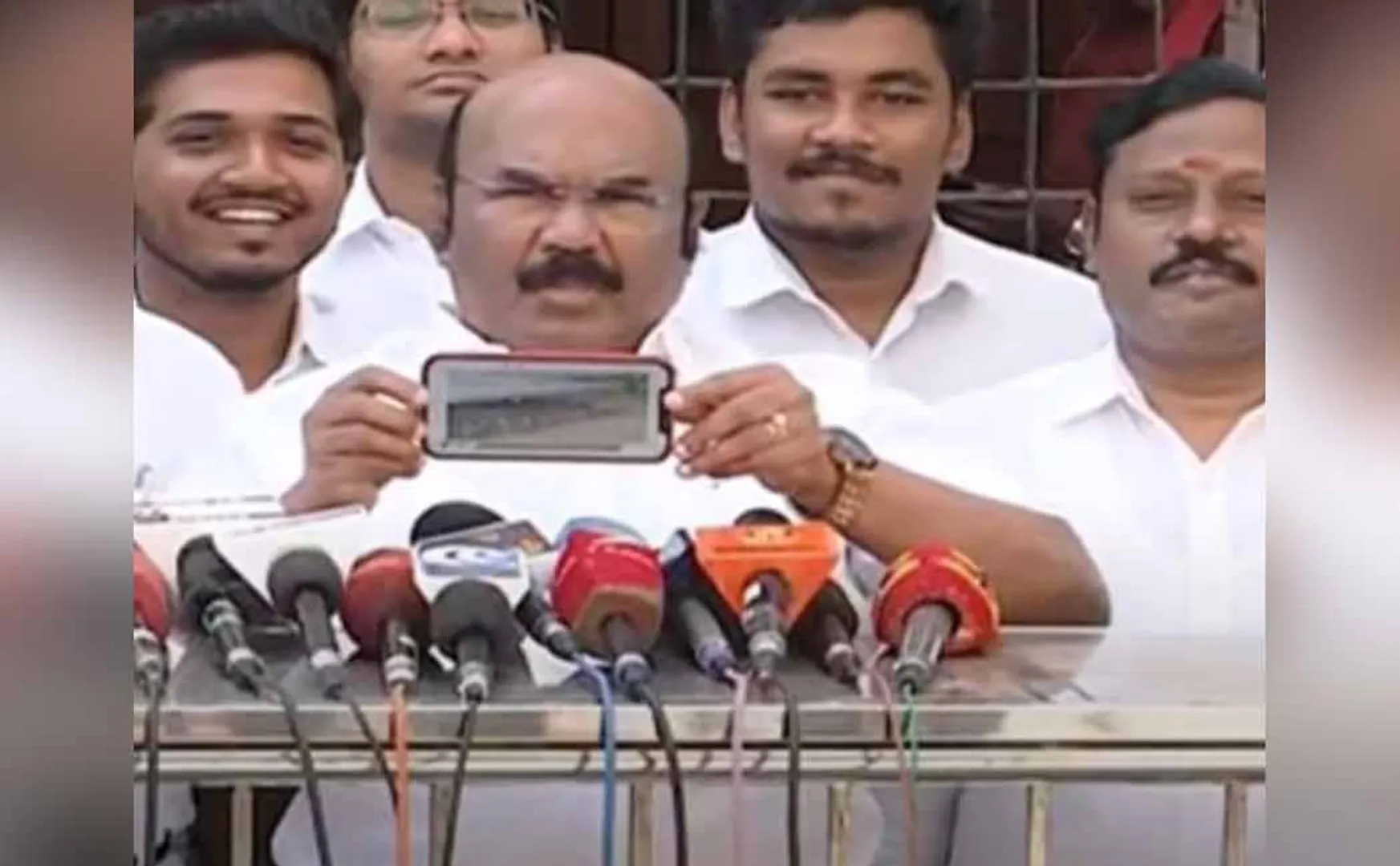 admk jeyakumar showed evidence against DMK