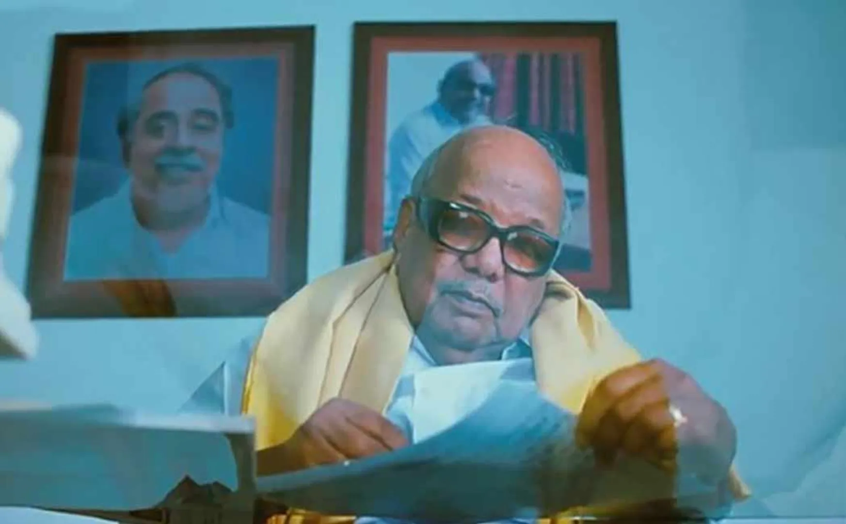 Kalaignar's pen statue in puthukottai park 