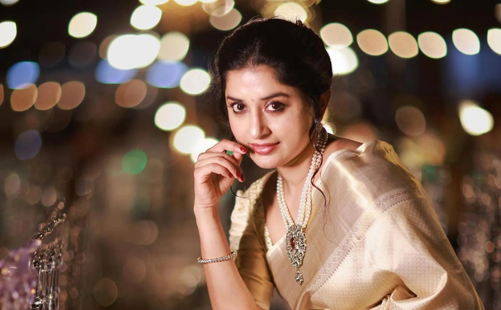 After a decade Meera Jasmine make his re entry in tamil and telugu  