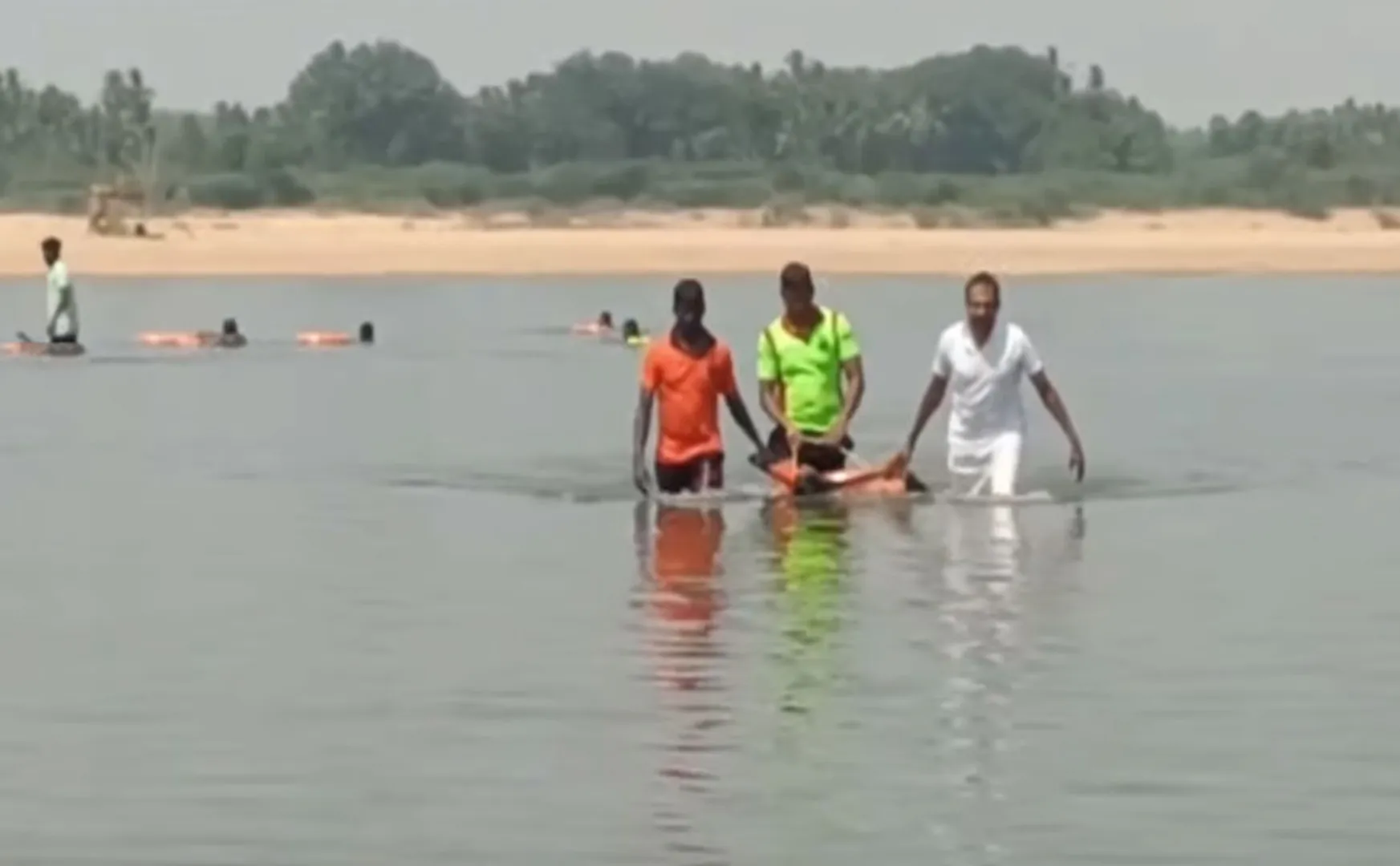 4 female students drowned in Cauvery river 