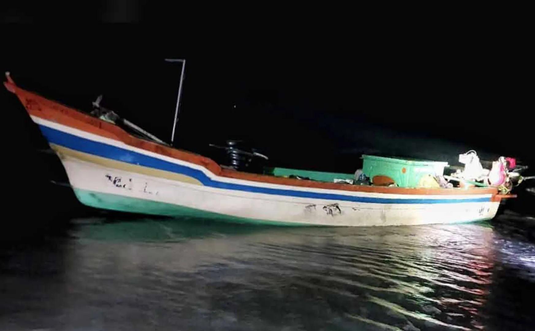 tamilnadu nagapattinam fisherman finger cut incident in bay of bengal sea 