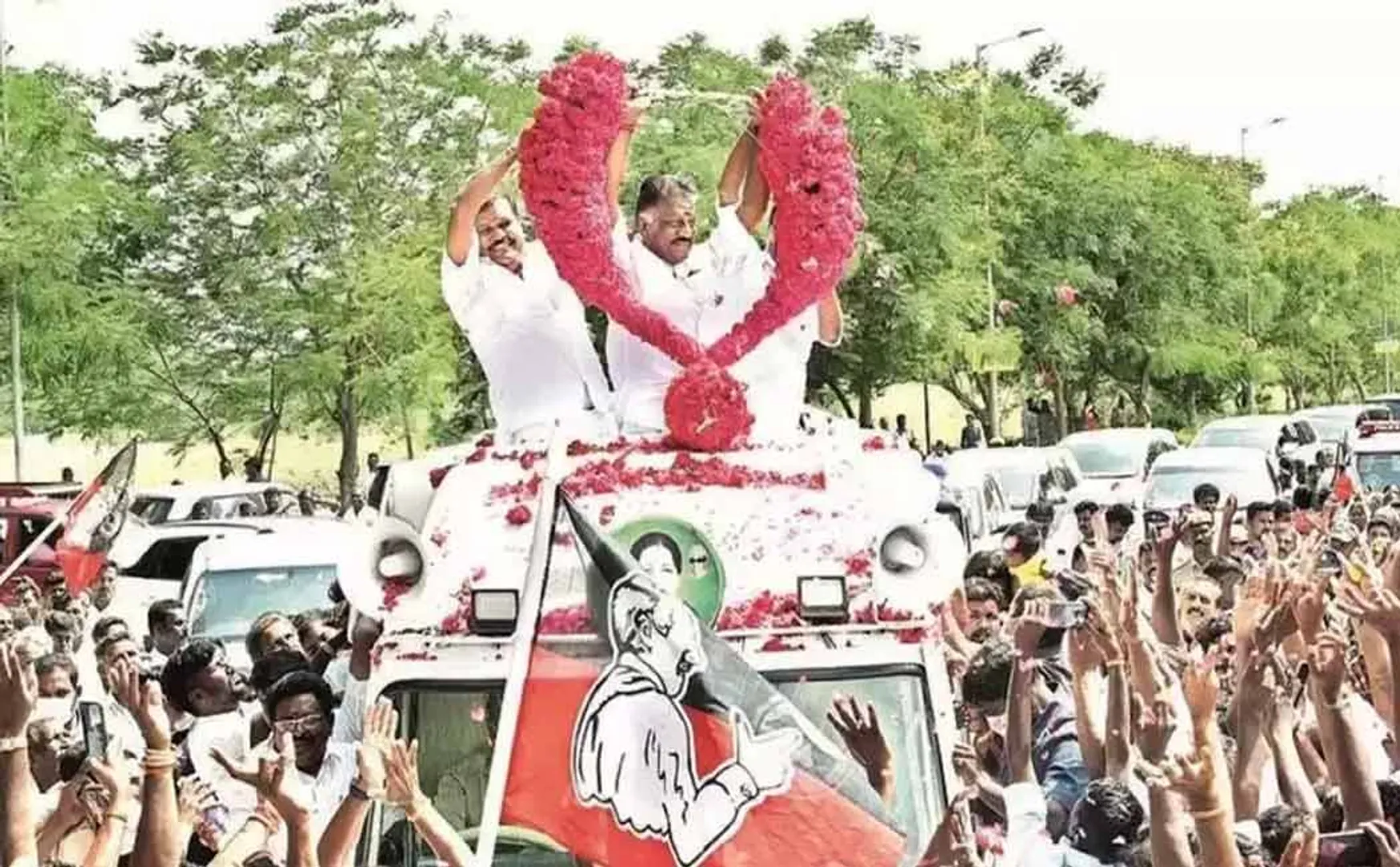 OPS consults with his supporters in AIADMK