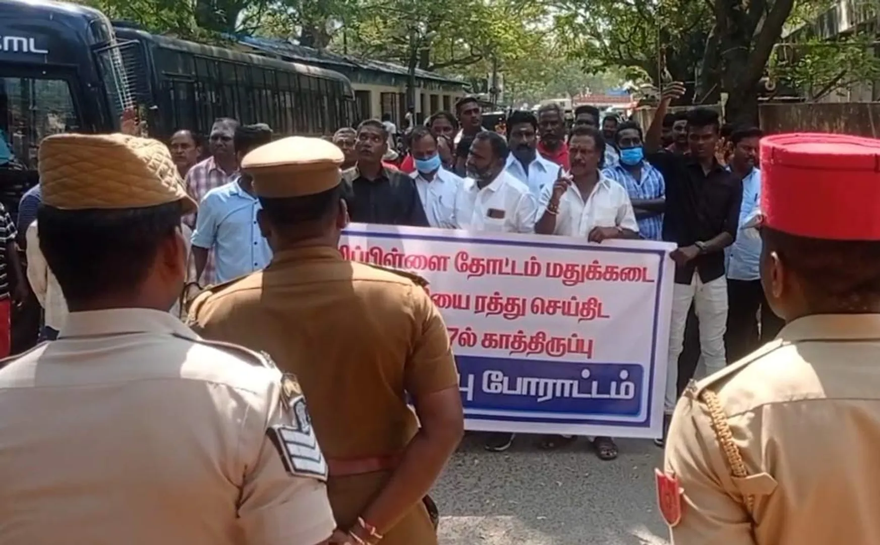 struggle against the opening of a new liquor store puducherry