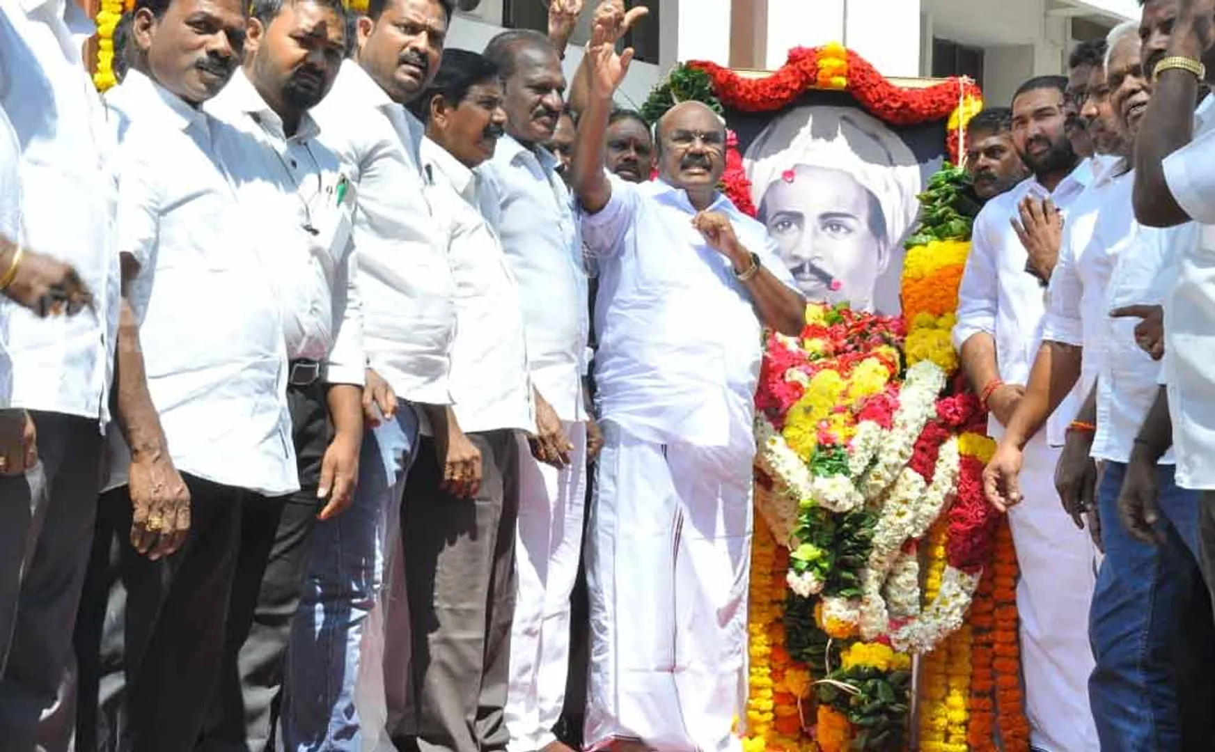 sinthanai sirpi singaaravelar birthday celebration for admk party