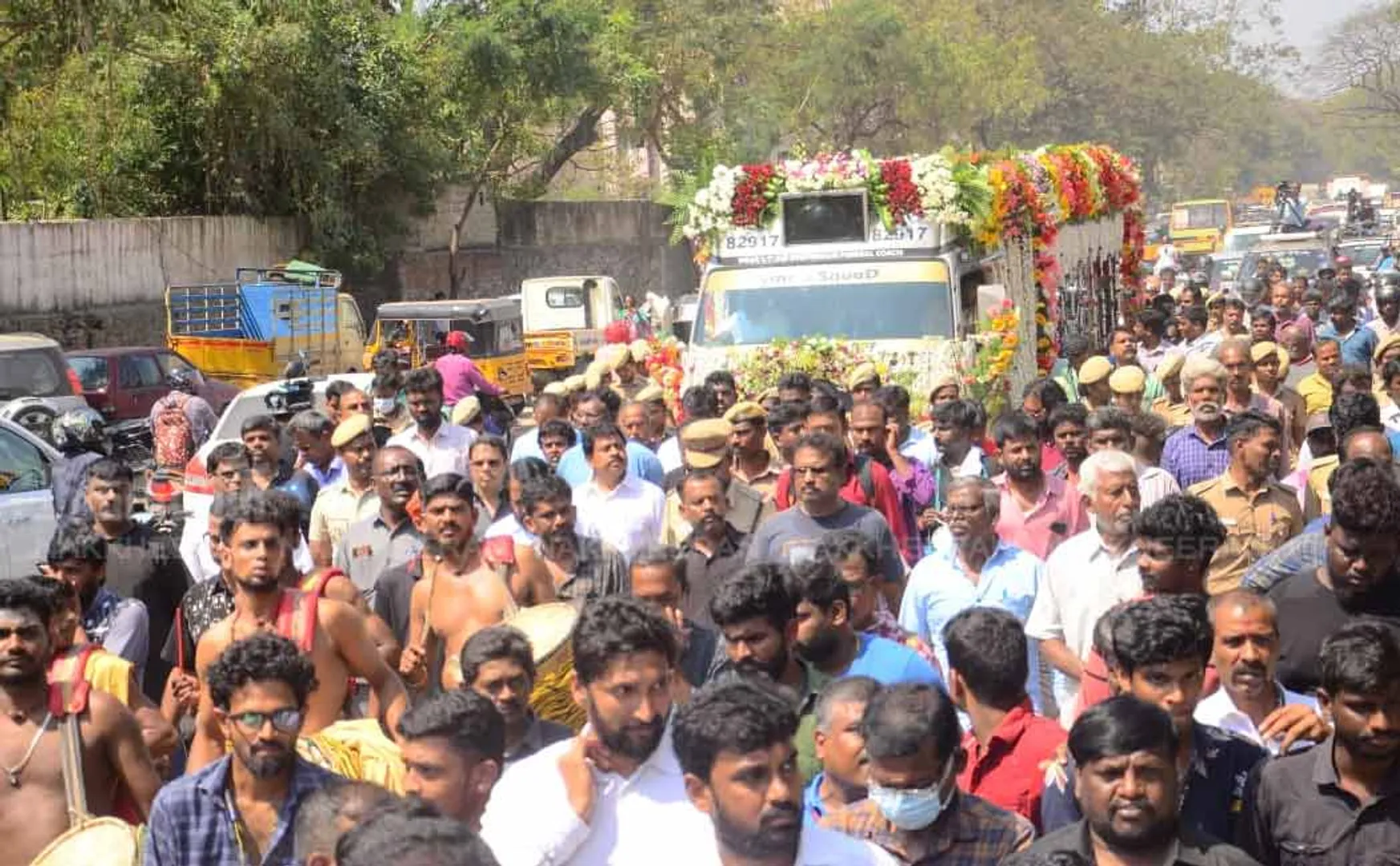 comedy actor mayilsamy last pay respect 